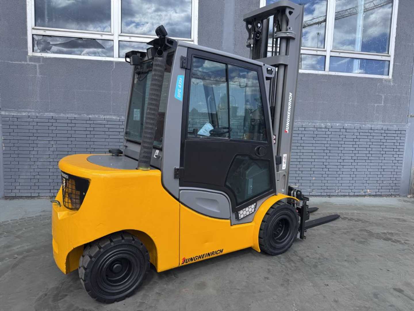 Used Forklift Jungheinrich DFG 435s Baujahr 2018/ Stunden 7263 HH 6500 4 riteņu dakšu iekrāvējs (Image 5) Used Forklift Jungheinrich DFG 435s Baujahr 2018/ Stunden 7263 HH 6500 4 riteņu dakšu iekrāvējs (Image 5)