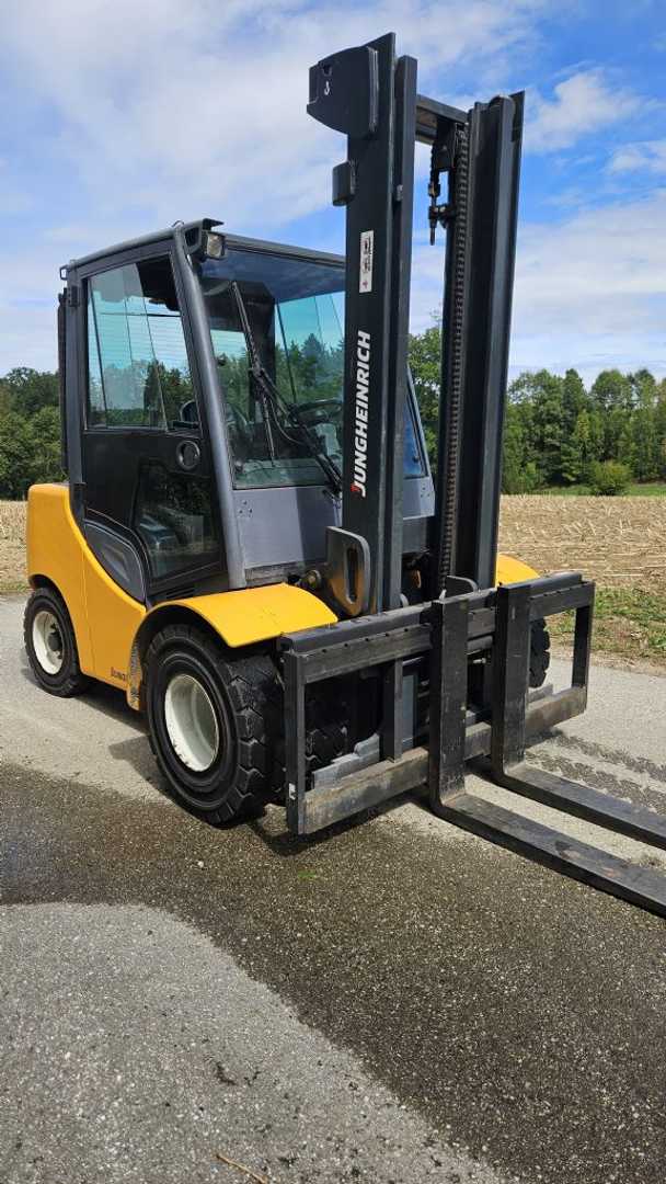 Used Forklift Jungheinrich DFG S50s 4 riteņu dakšu iekrāvējs (Image 2) Used Forklift Jungheinrich DFG S50s 4 riteņu dakšu iekrāvējs (Image 2)