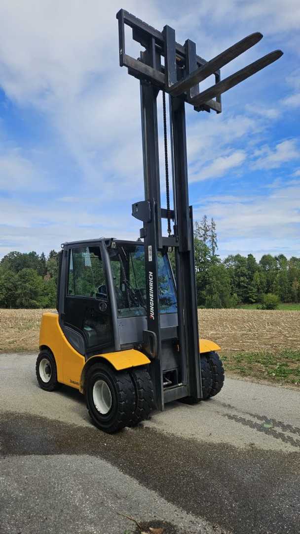 Used Forklift Jungheinrich DFG S50s 4 riteņu dakšu iekrāvējs (Image 4) Used Forklift Jungheinrich DFG S50s 4 riteņu dakšu iekrāvējs (Image 4)