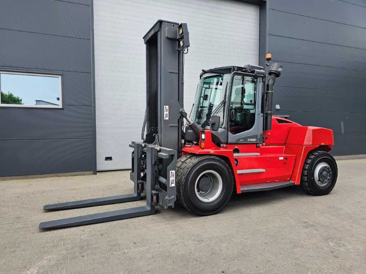 Used Forklift Kalmar DCG150-6 - FREIHUB 4 riteņu dakšu iekrāvējs (Image 1) Used Forklift Kalmar DCG150-6 - FREIHUB 4 riteņu dakšu iekrāvējs (Image 1)