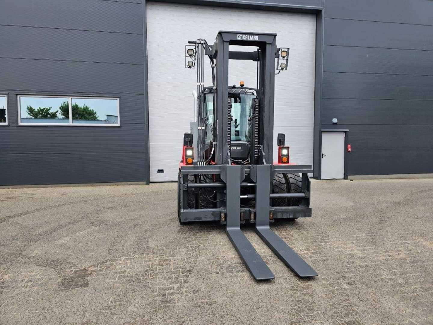 Used Forklift Kalmar DCG150-6 - FREIHUB 4 riteņu dakšu iekrāvējs (Image 3) Used Forklift Kalmar DCG150-6 - FREIHUB 4 riteņu dakšu iekrāvējs (Image 3)