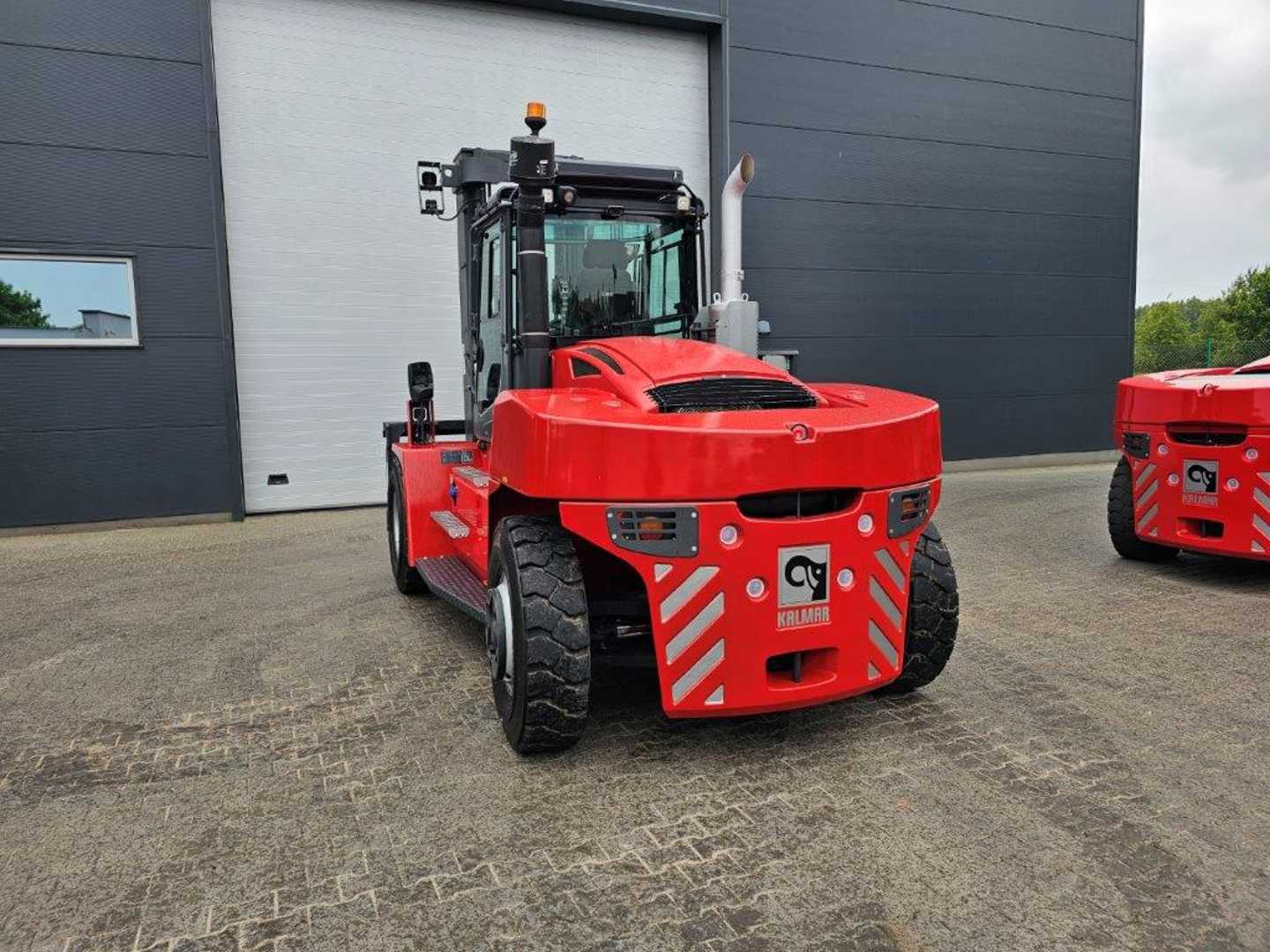 Used Forklift Kalmar DCG150-6 - FREIHUB 4 riteņu dakšu iekrāvējs (Image 4) Used Forklift Kalmar DCG150-6 - FREIHUB 4 riteņu dakšu iekrāvējs (Image 4)