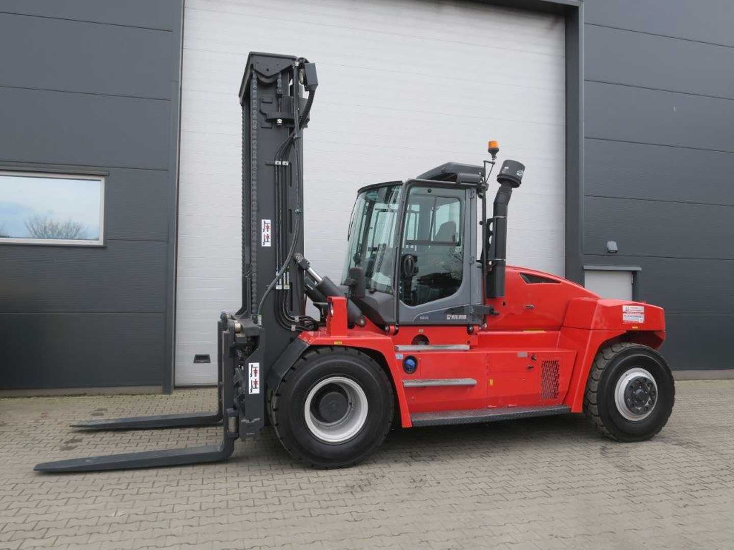 Used Forklift Kalmar DCG150-6 4 riteņu dakšu iekrāvējs (Image 1) Used Forklift Kalmar DCG150-6 4 riteņu dakšu iekrāvējs (Image 1)
