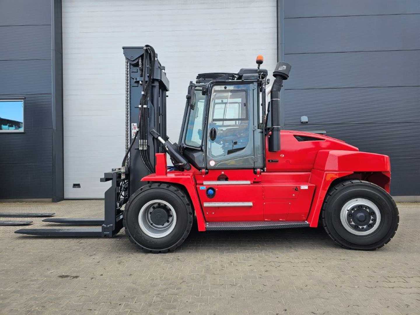 Used Forklift Kalmar DCG100-12 4 riteņu dakšu iekrāvējs (Image 1) Used Forklift Kalmar DCG100-12 4 riteņu dakšu iekrāvējs (Image 1)
