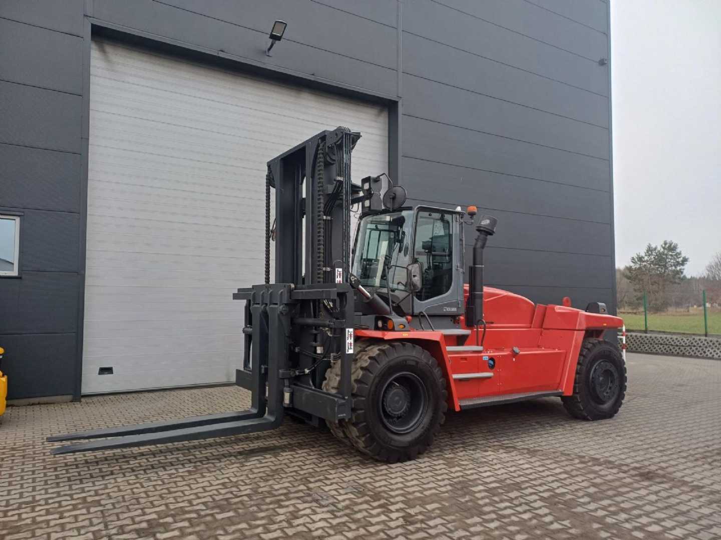 Used Forklift Kalmar DCG250-12LB 4 riteņu dakšu iekrāvējs (Image 1) Used Forklift Kalmar DCG250-12LB 4 riteņu dakšu iekrāvējs (Image 1)