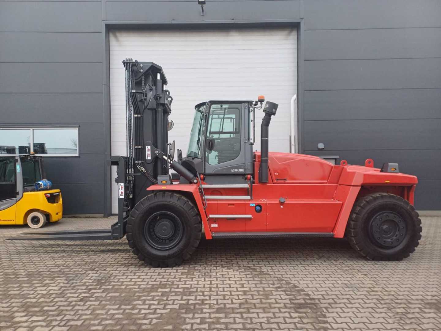 Used Forklift Kalmar DCG250-12LB 4 riteņu dakšu iekrāvējs (Image 3) Used Forklift Kalmar DCG250-12LB 4 riteņu dakšu iekrāvējs (Image 3)
