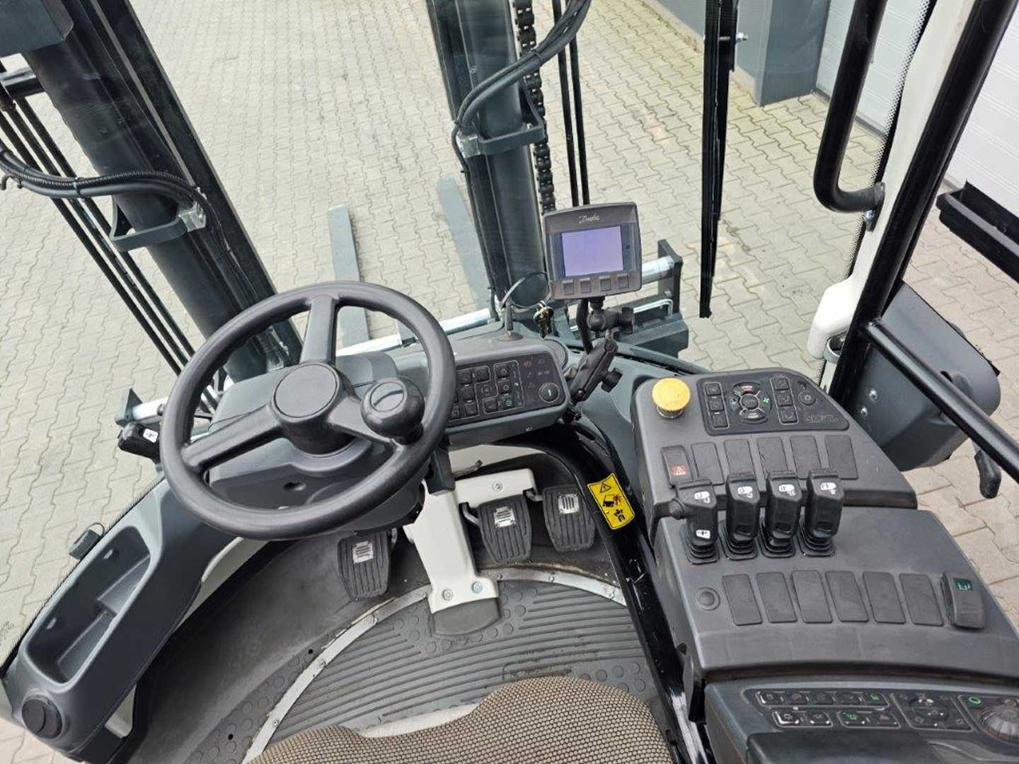Used Forklift Kalmar DCG80-9 4 riteņu dakšu iekrāvējs (Image 7) Used Forklift Kalmar DCG80-9 4 riteņu dakšu iekrāvējs (Image 7)