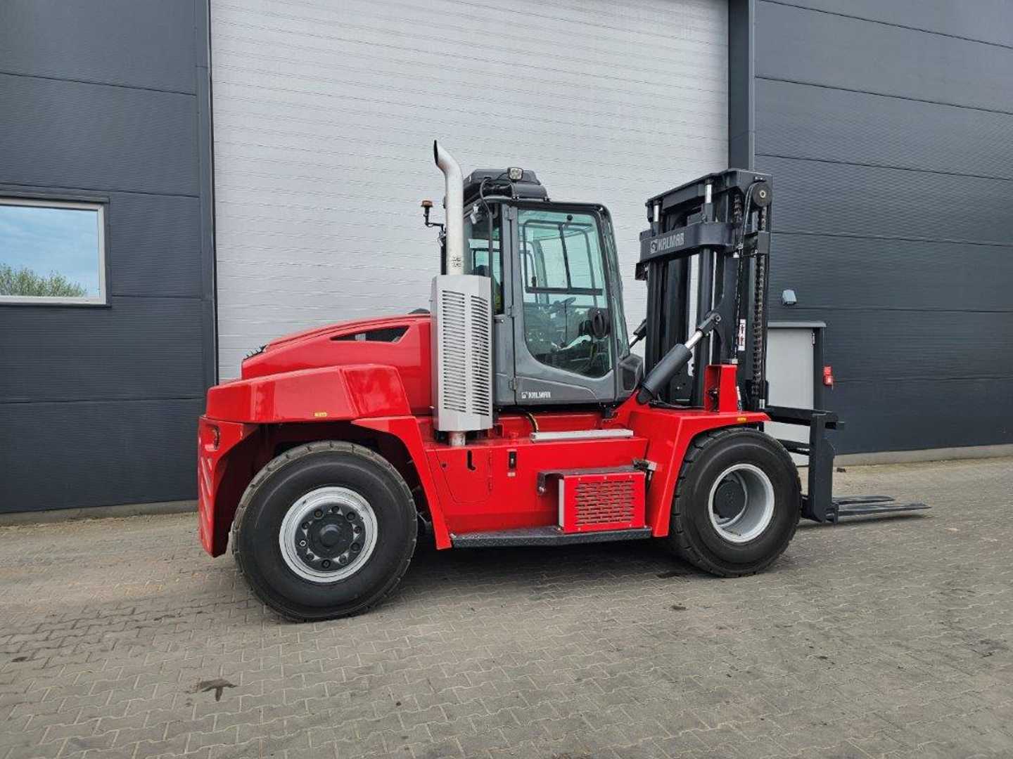 Used Forklift Kalmar DCG120-6 4 riteņu dakšu iekrāvējs (Image 3) Used Forklift Kalmar DCG120-6 4 riteņu dakšu iekrāvējs (Image 3)
