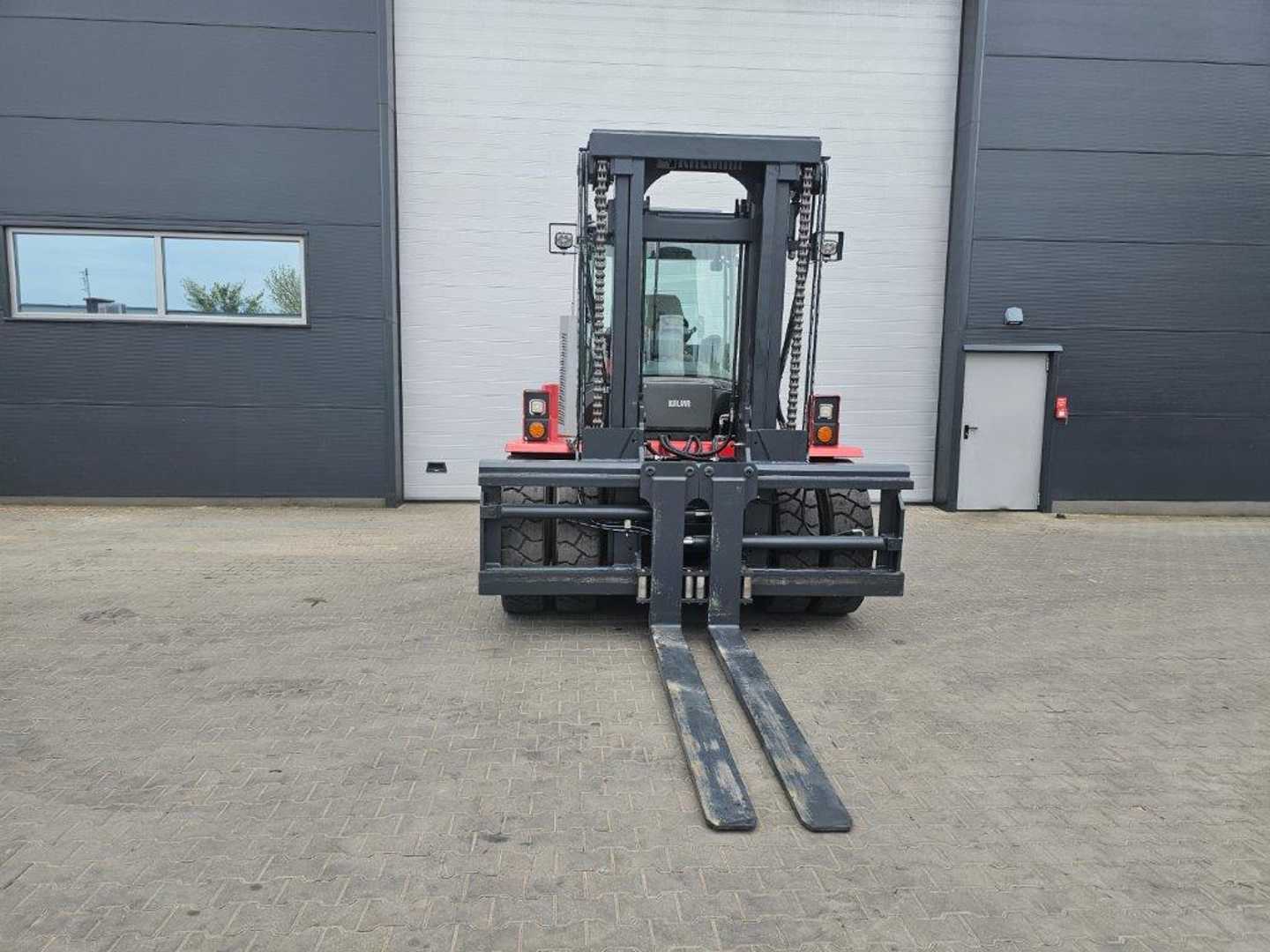 Used Forklift Kalmar DCG120-6 4 riteņu dakšu iekrāvējs (Image 4) Used Forklift Kalmar DCG120-6 4 riteņu dakšu iekrāvējs (Image 4)