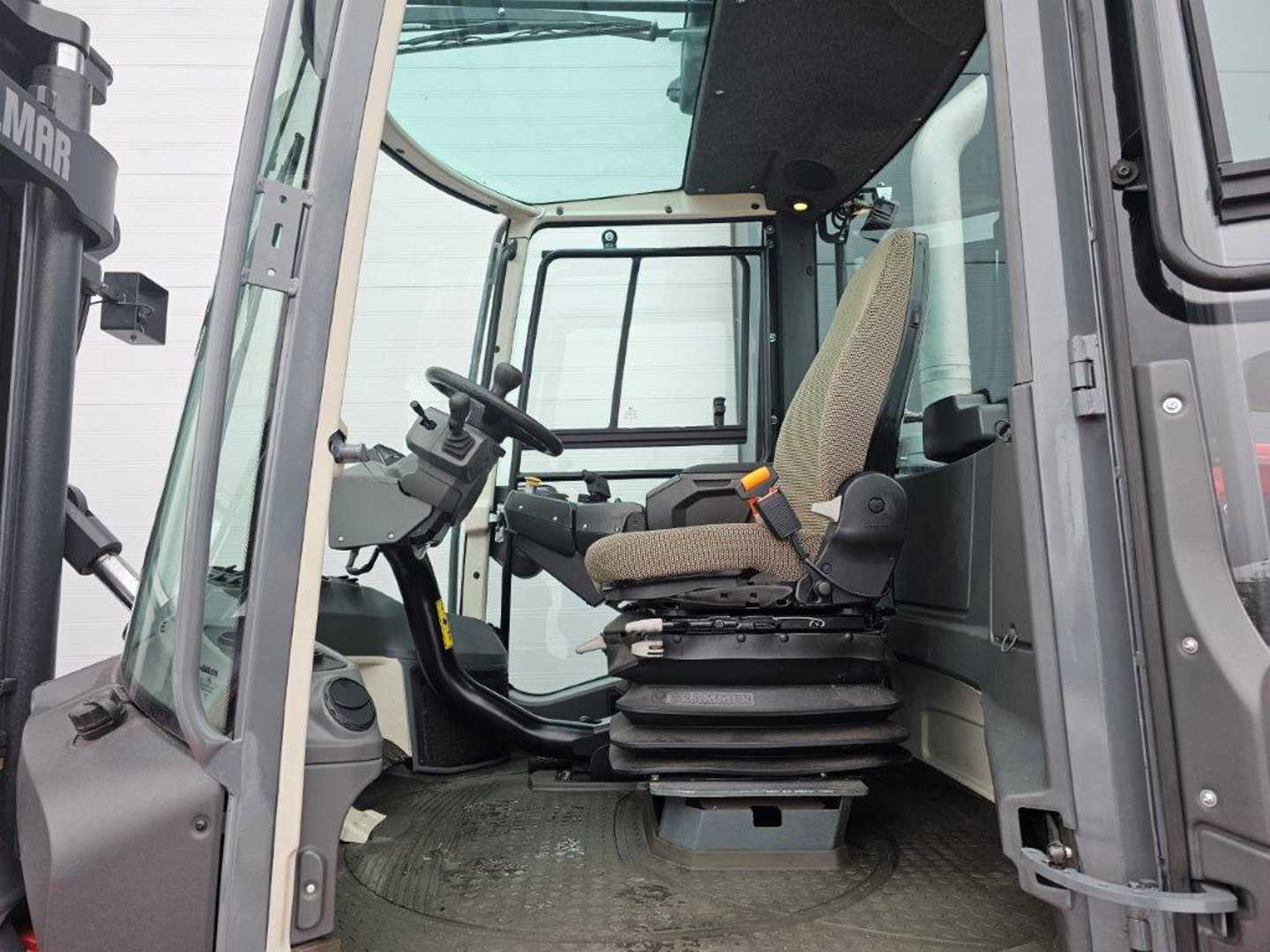 Used Forklift Kalmar DCG120-6 4 riteņu dakšu iekrāvējs (Image 6) Used Forklift Kalmar DCG120-6 4 riteņu dakšu iekrāvējs (Image 6)