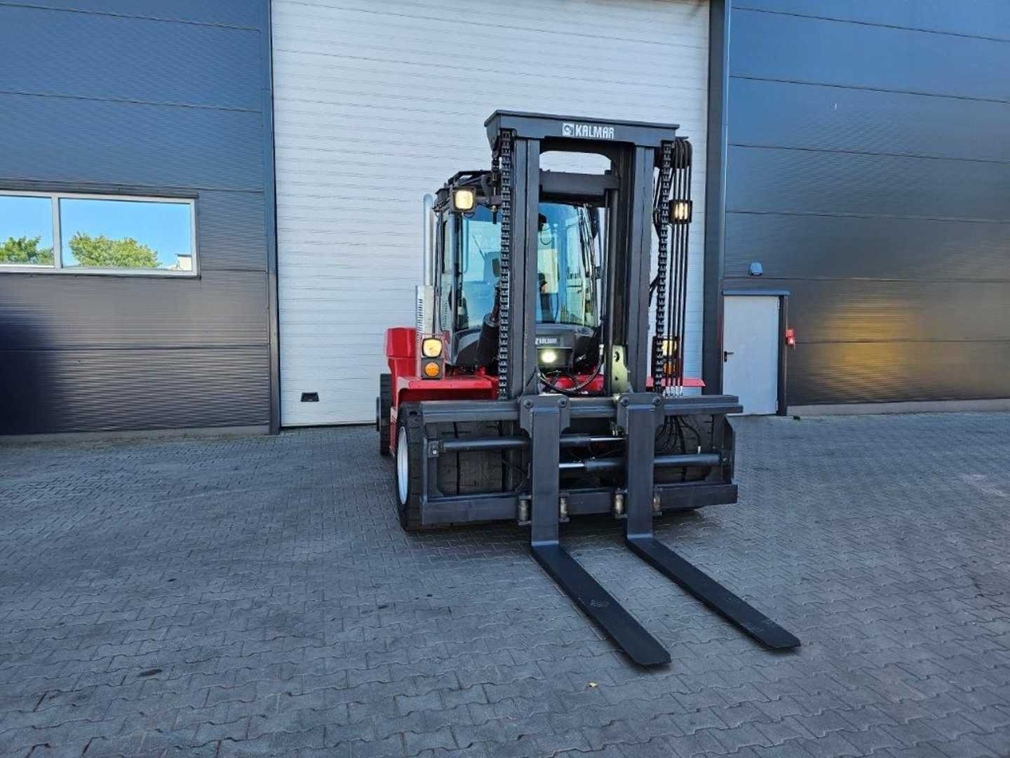 Used Forklift Kalmar DCG120-6 4 riteņu dakšu iekrāvējs (Image 3) Used Forklift Kalmar DCG120-6 4 riteņu dakšu iekrāvējs (Image 3)