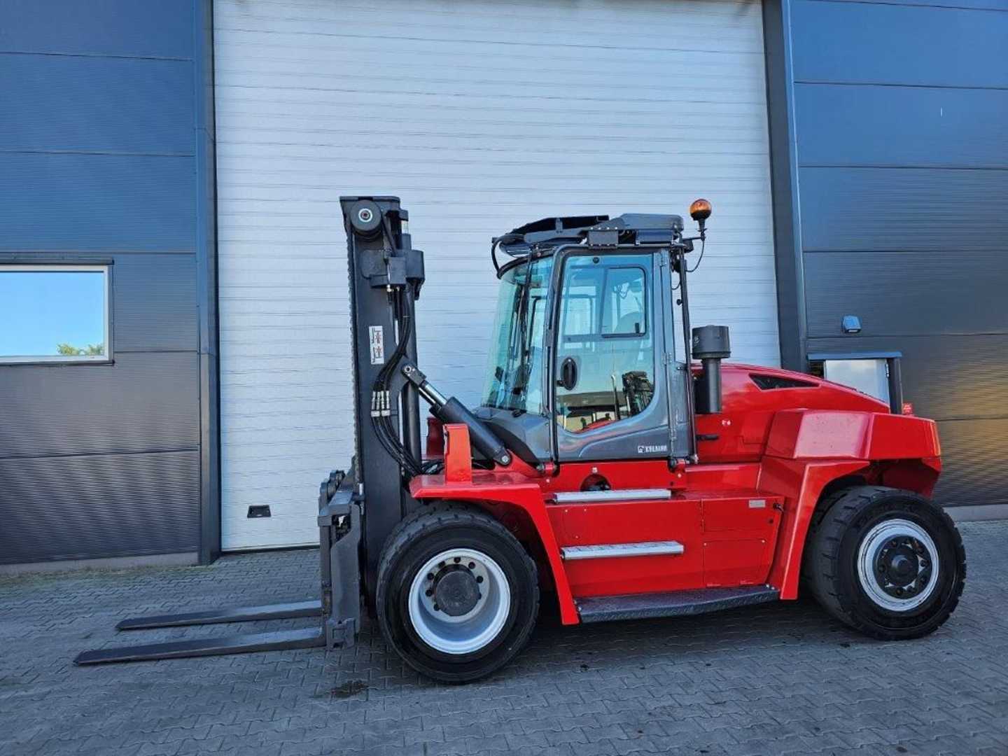 Used Forklift Kalmar DCG120-6 4 riteņu dakšu iekrāvējs (Image 6) Used Forklift Kalmar DCG120-6 4 riteņu dakšu iekrāvējs (Image 6)