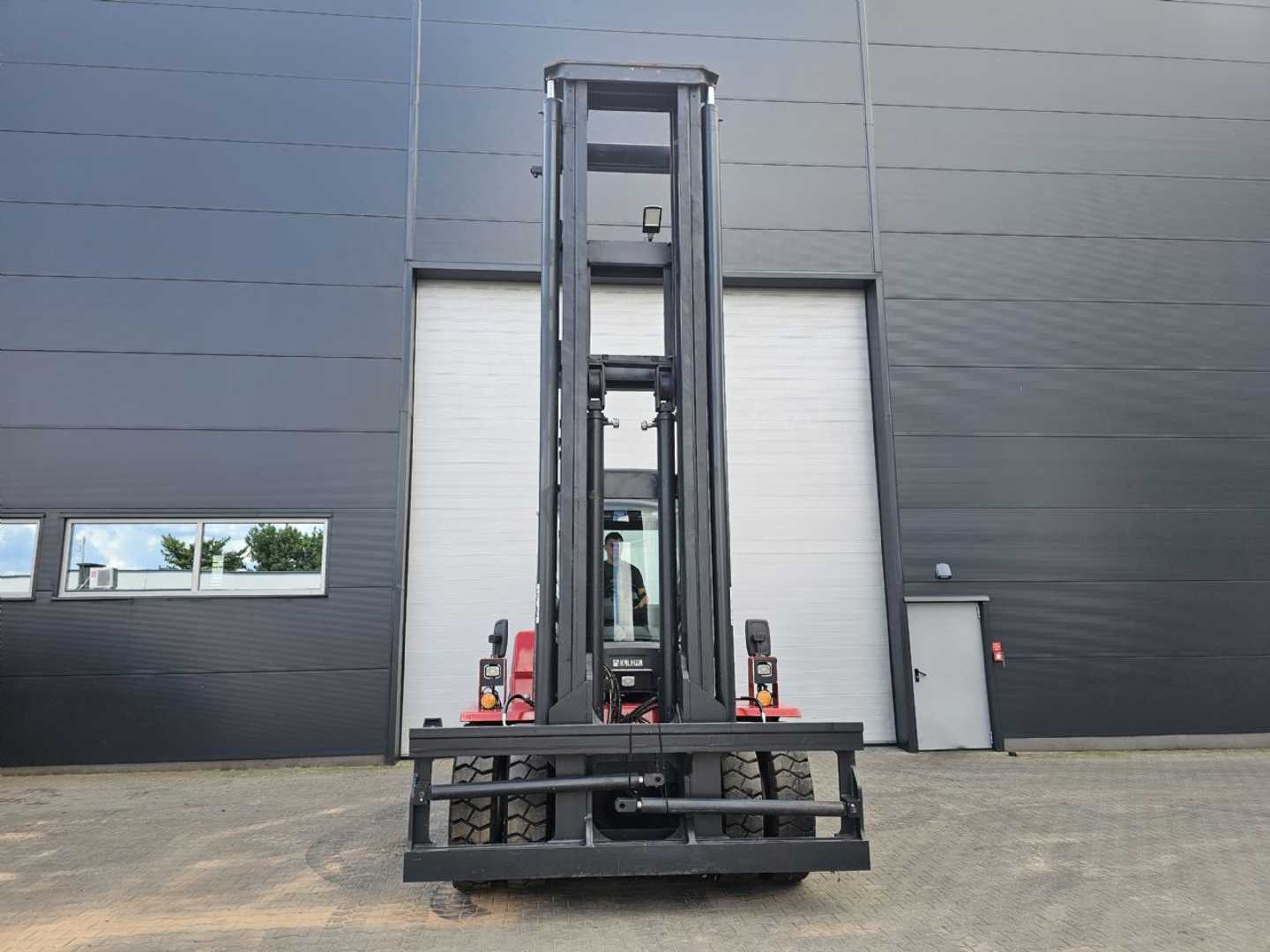 Used Forklift Kalmar DCG150-12 - DREHSITZ 4 riteņu dakšu iekrāvējs (Image 2) Used Forklift Kalmar DCG150-12 - DREHSITZ 4 riteņu dakšu iekrāvējs (Image 2)