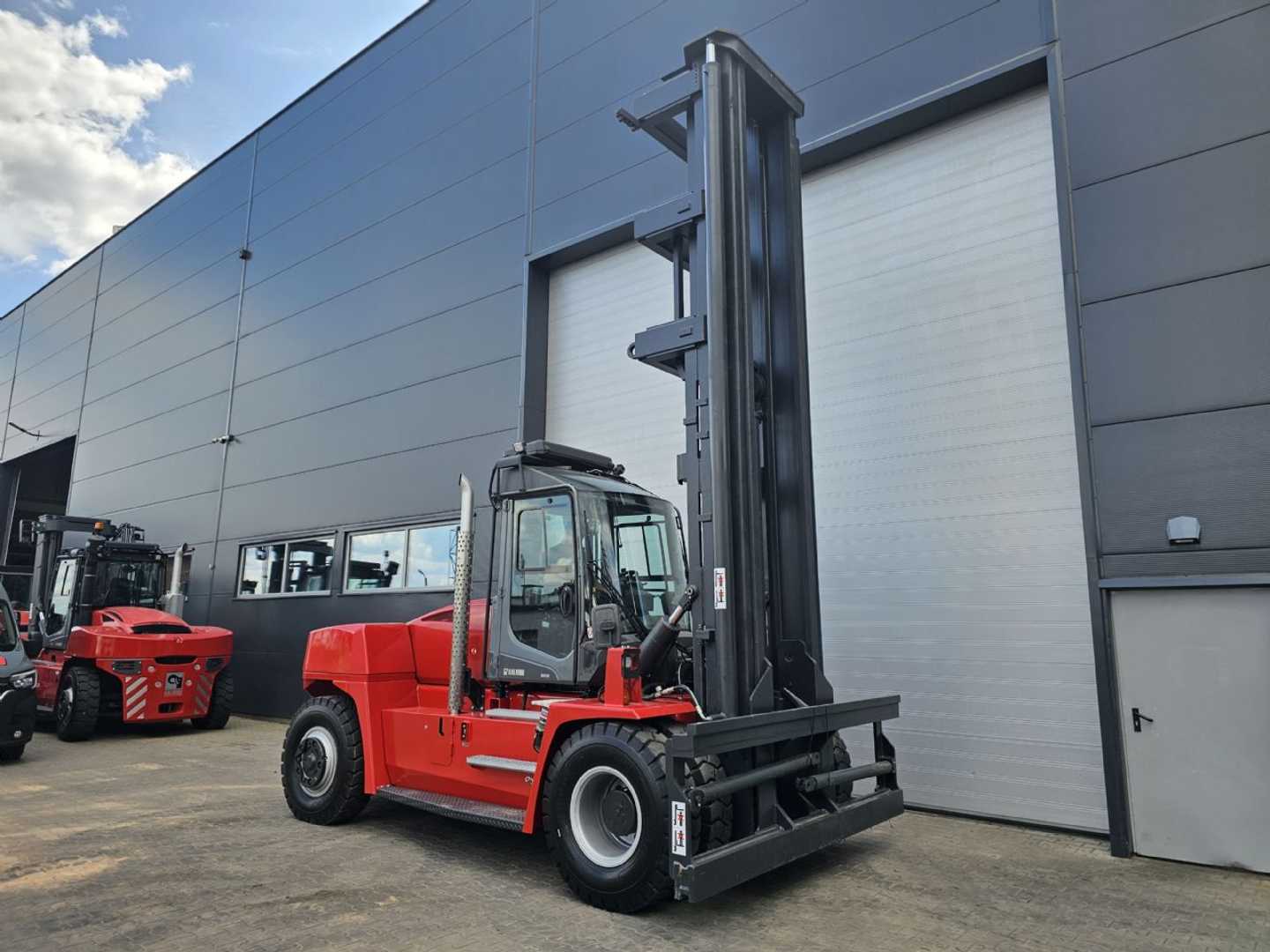 Used Forklift Kalmar DCG150-12 - DREHSITZ 4 riteņu dakšu iekrāvējs (Image 6) Used Forklift Kalmar DCG150-12 - DREHSITZ 4 riteņu dakšu iekrāvējs (Image 6)