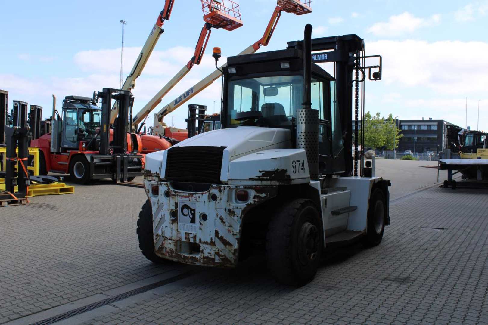 Used Forklift Kalmar DCE120-6 4 riteņu dakšu iekrāvējs (Image 3) Used Forklift Kalmar DCE120-6 4 riteņu dakšu iekrāvējs (Image 3)
