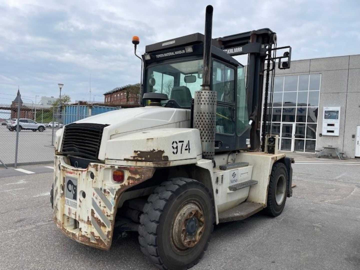 Used Forklift Kalmar DCE120-6 4 riteņu dakšu iekrāvējs (Image 5) Used Forklift Kalmar DCE120-6 4 riteņu dakšu iekrāvējs (Image 5)