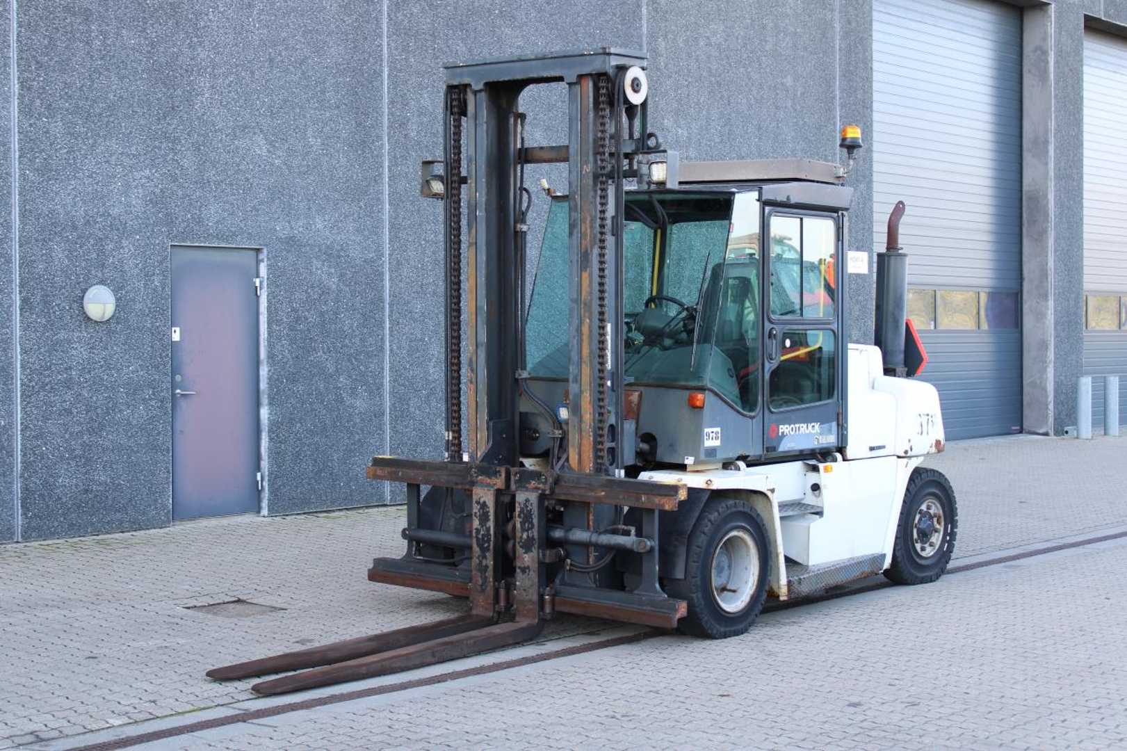Used Forklift Kalmar DCE80-6 4 riteņu dakšu iekrāvējs (Image 2) Used Forklift Kalmar DCE80-6 4 riteņu dakšu iekrāvējs (Image 2)