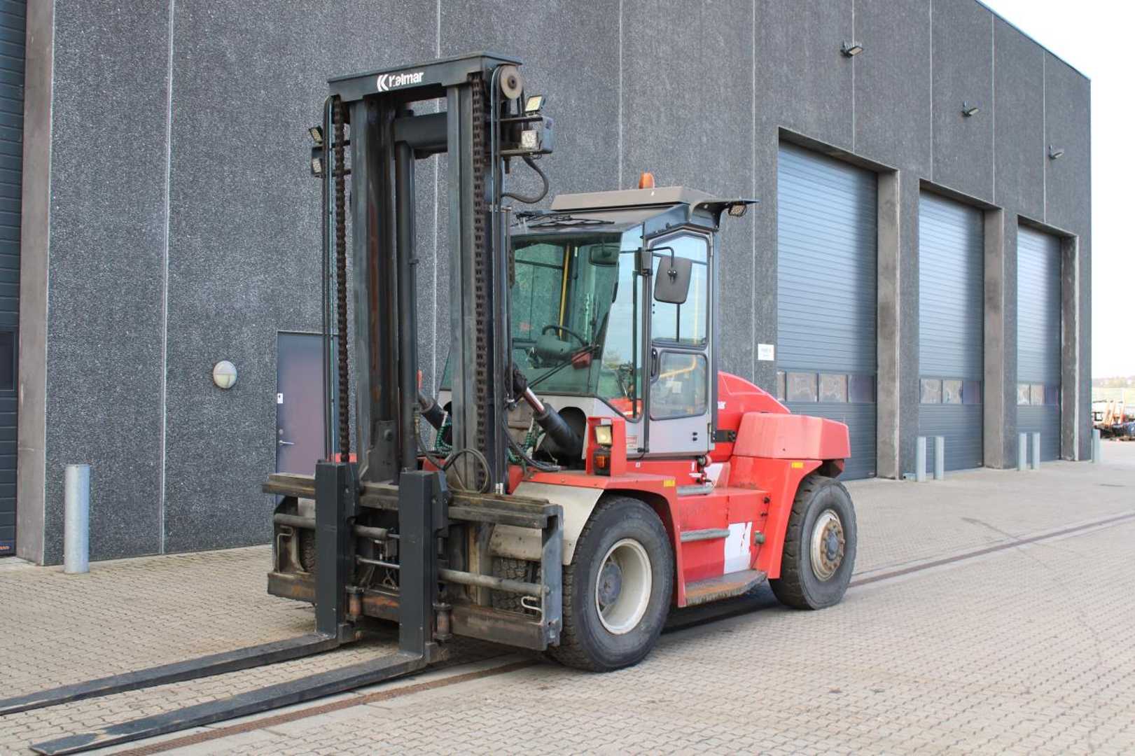 Used Forklift Kalmar DCE100-6 4 riteņu dakšu iekrāvējs (Image 2) Used Forklift Kalmar DCE100-6 4 riteņu dakšu iekrāvējs (Image 2)