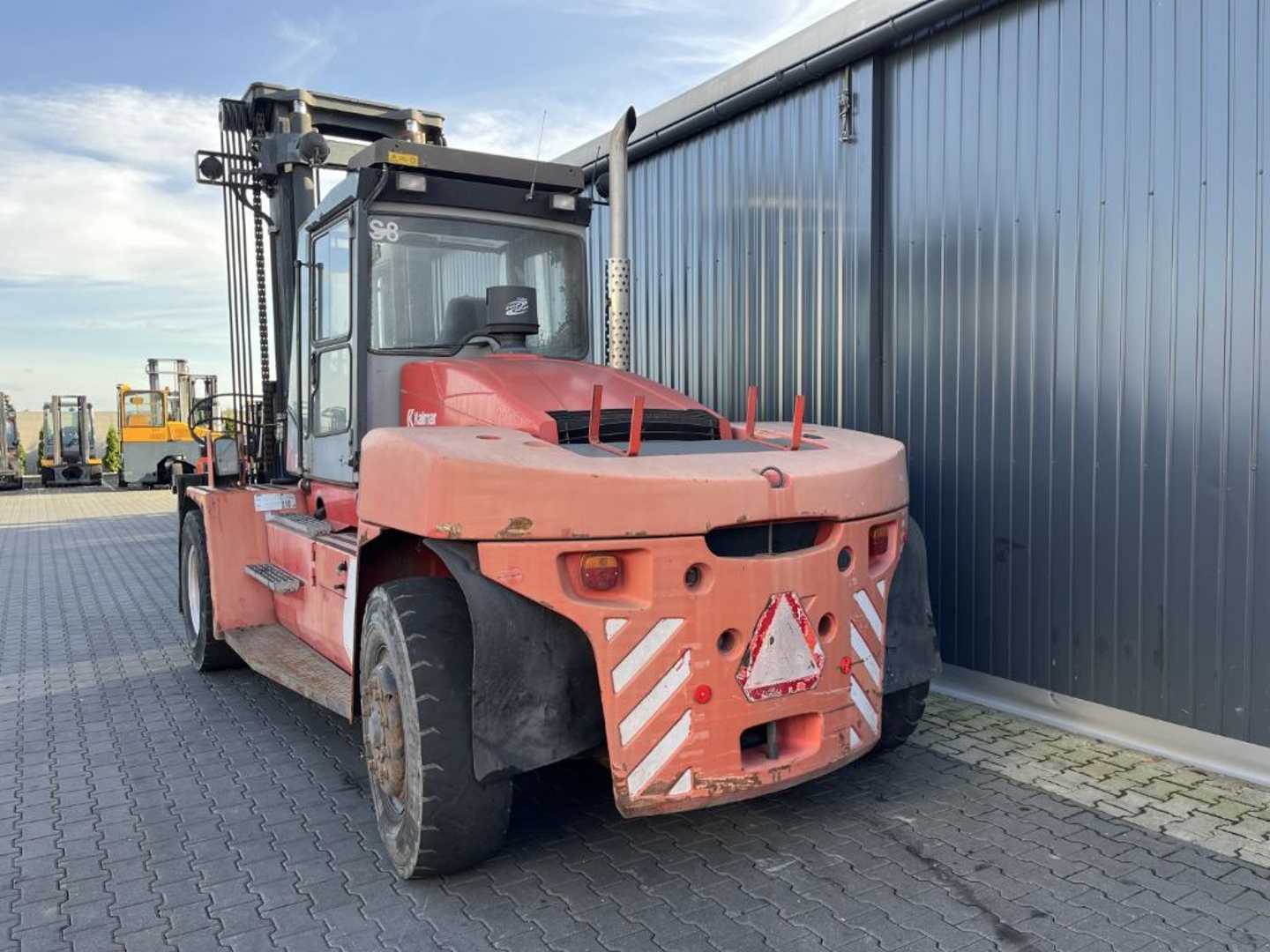 Used Forklift Kalmar DCE120-12 4 riteņu dakšu iekrāvējs (Image 3) Used Forklift Kalmar DCE120-12 4 riteņu dakšu iekrāvējs (Image 3)