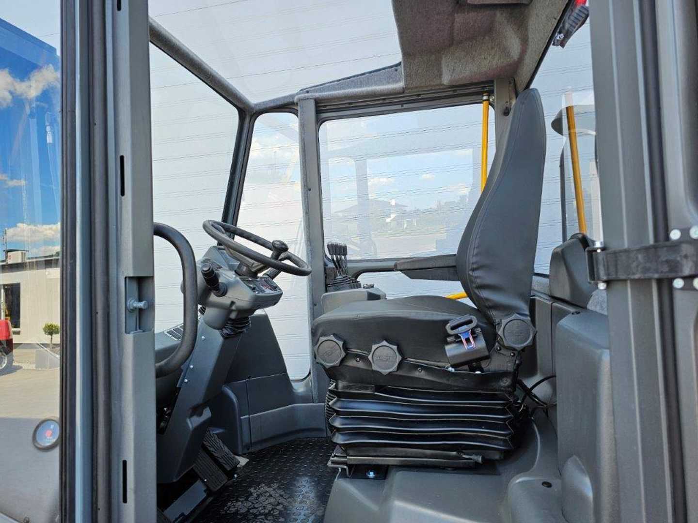 Used Forklift Kalmar DCF80-9 4 riteņu dakšu iekrāvējs (Image 6) Used Forklift Kalmar DCF80-9 4 riteņu dakšu iekrāvējs (Image 6)