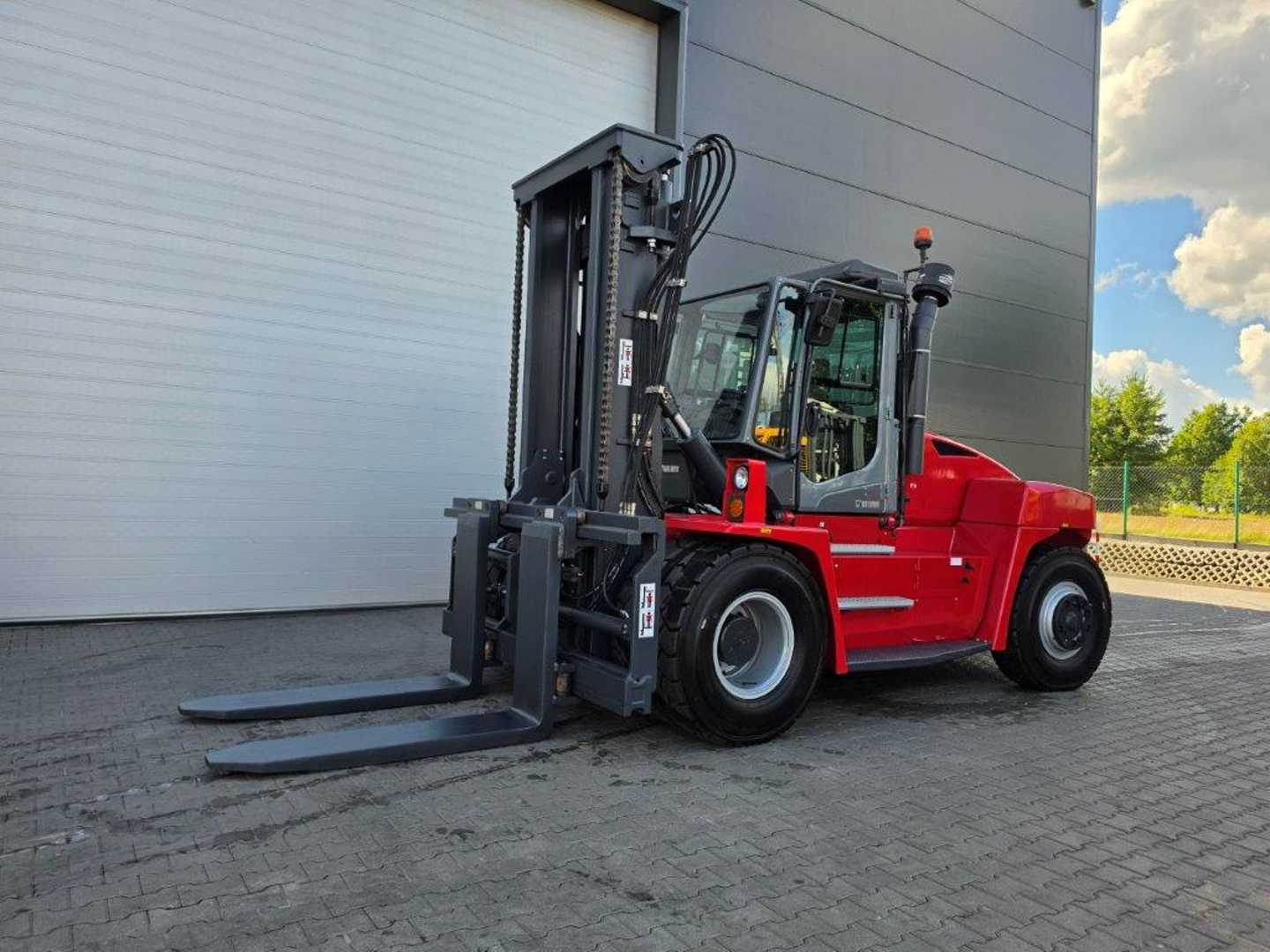 Used Forklift Kalmar DCG100-12 4 riteņu dakšu iekrāvējs (Image 1) Used Forklift Kalmar DCG100-12 4 riteņu dakšu iekrāvējs (Image 1)