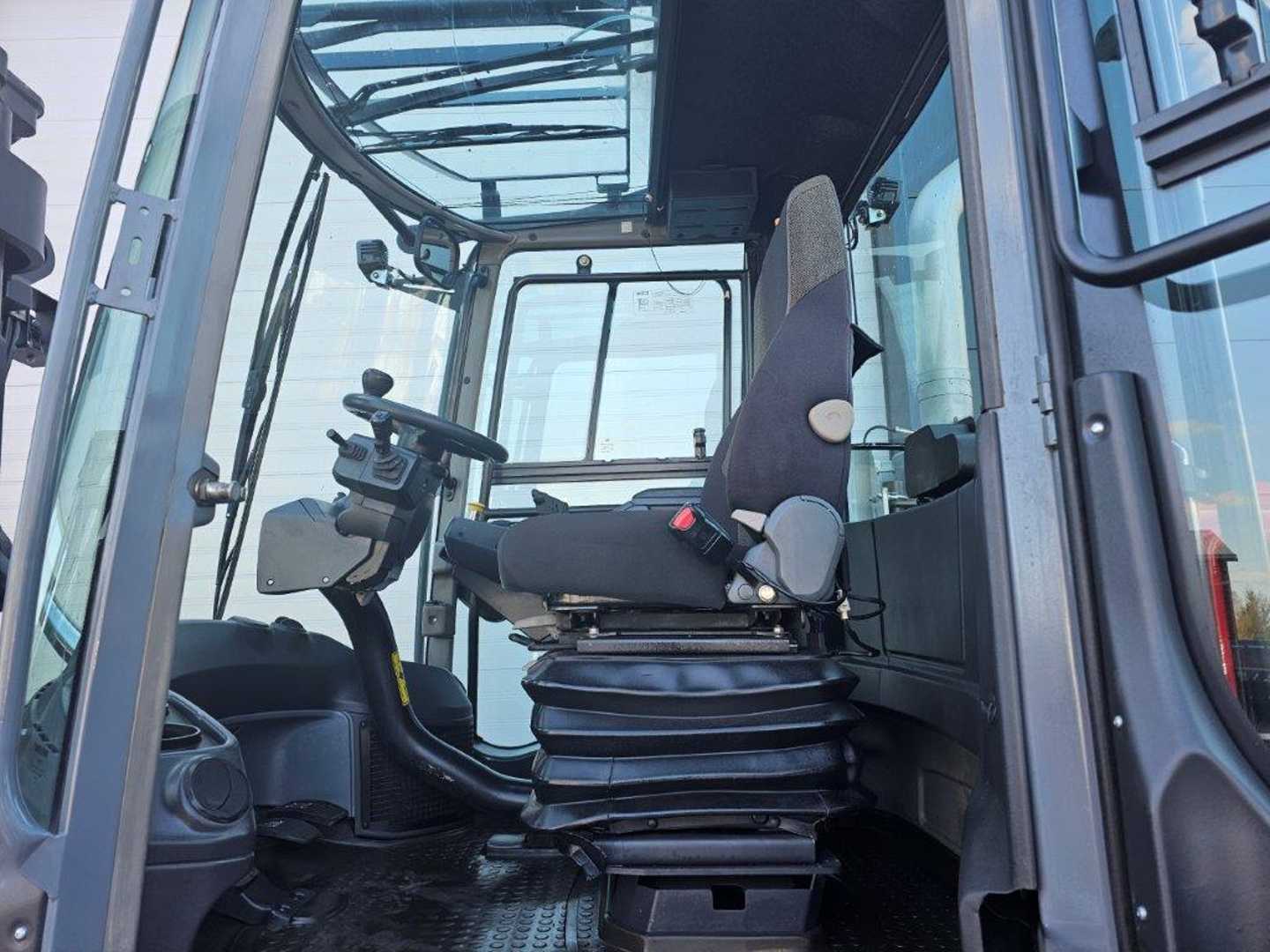 Used Forklift Kalmar DCG160-12 4 riteņu dakšu iekrāvējs (Image 6) Used Forklift Kalmar DCG160-12 4 riteņu dakšu iekrāvējs (Image 6)