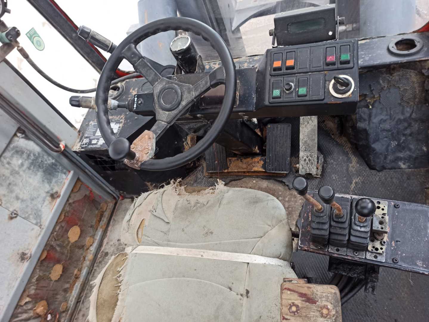 Used Forklift Kalmar DC13.6 4 riteņu dakšu iekrāvējs (Image 8) Used Forklift Kalmar DC13.6 4 riteņu dakšu iekrāvējs (Image 8)