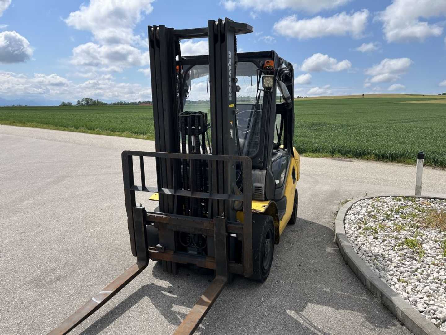 Used Forklift Komatsu FD25T-17 4 riteņu dakšu iekrāvējs (Image 4)