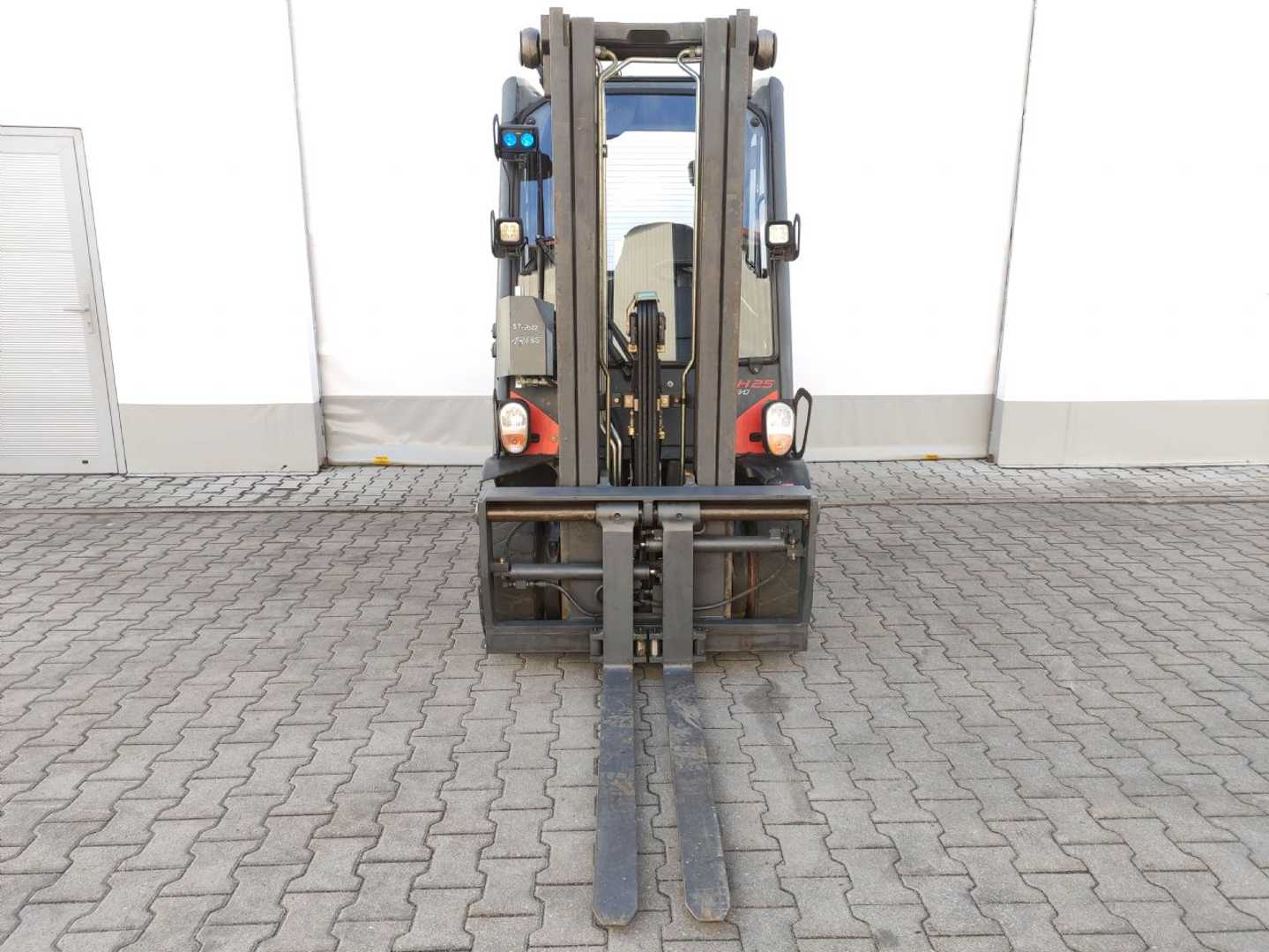Used Forklift Linde H25D-02-392 EVO 4 riteņu dakšu iekrāvējs (Image 4) Used Forklift Linde H25D-02-392 EVO 4 riteņu dakšu iekrāvējs (Image 4)