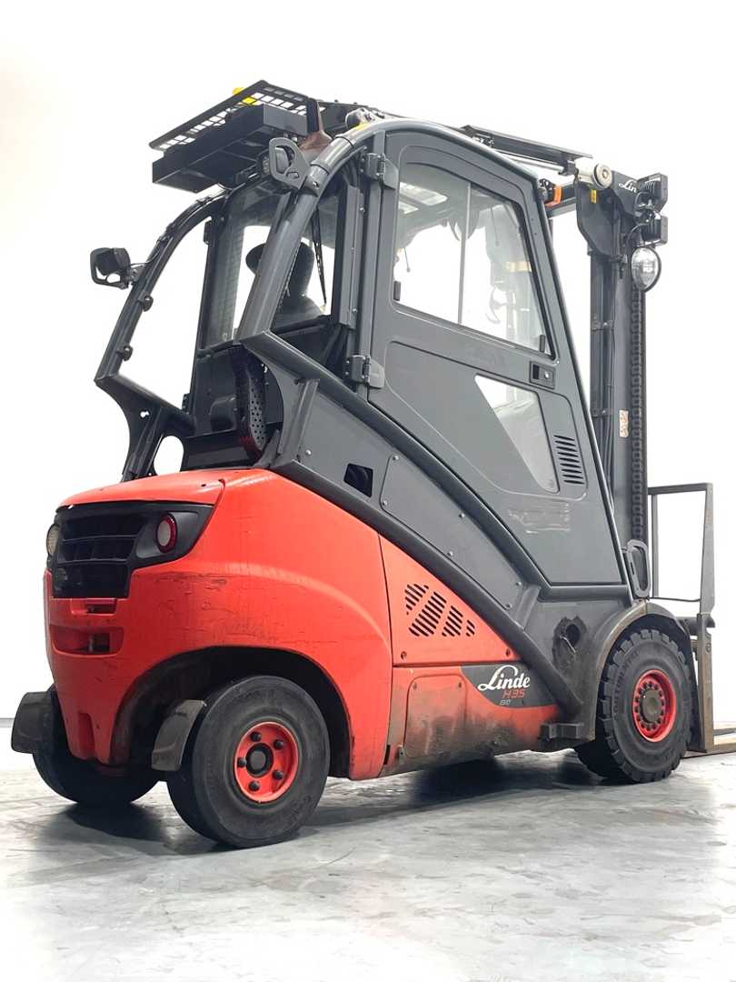 Used Forklift Linde H35D-393-EVO 4 riteņu dakšu iekrāvējs (Image 2) Used Forklift Linde H35D-393-EVO 4 riteņu dakšu iekrāvējs (Image 2)