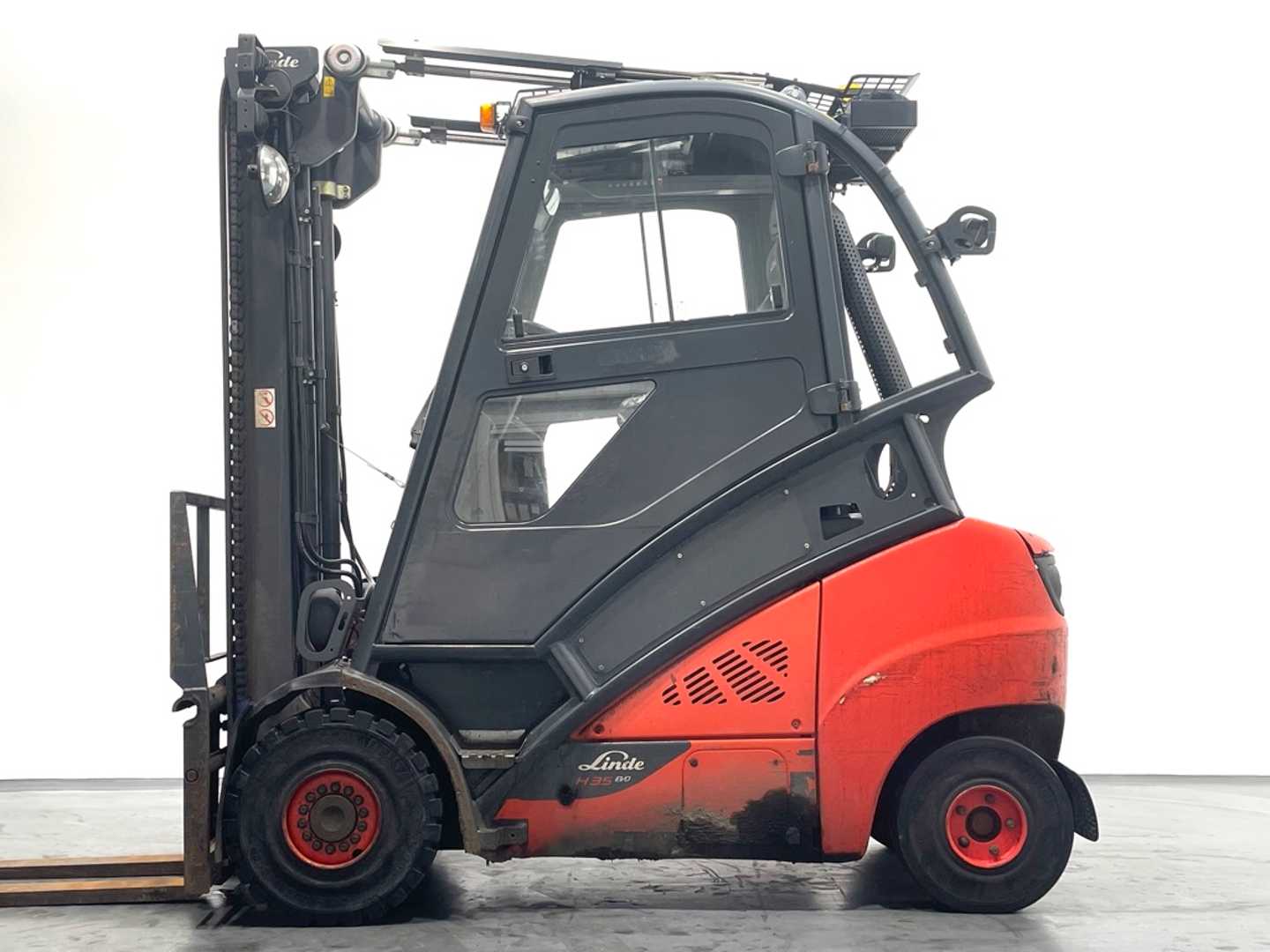 Used Forklift Linde H35D-393-EVO 4 riteņu dakšu iekrāvējs (Image 4) Used Forklift Linde H35D-393-EVO 4 riteņu dakšu iekrāvējs (Image 4)