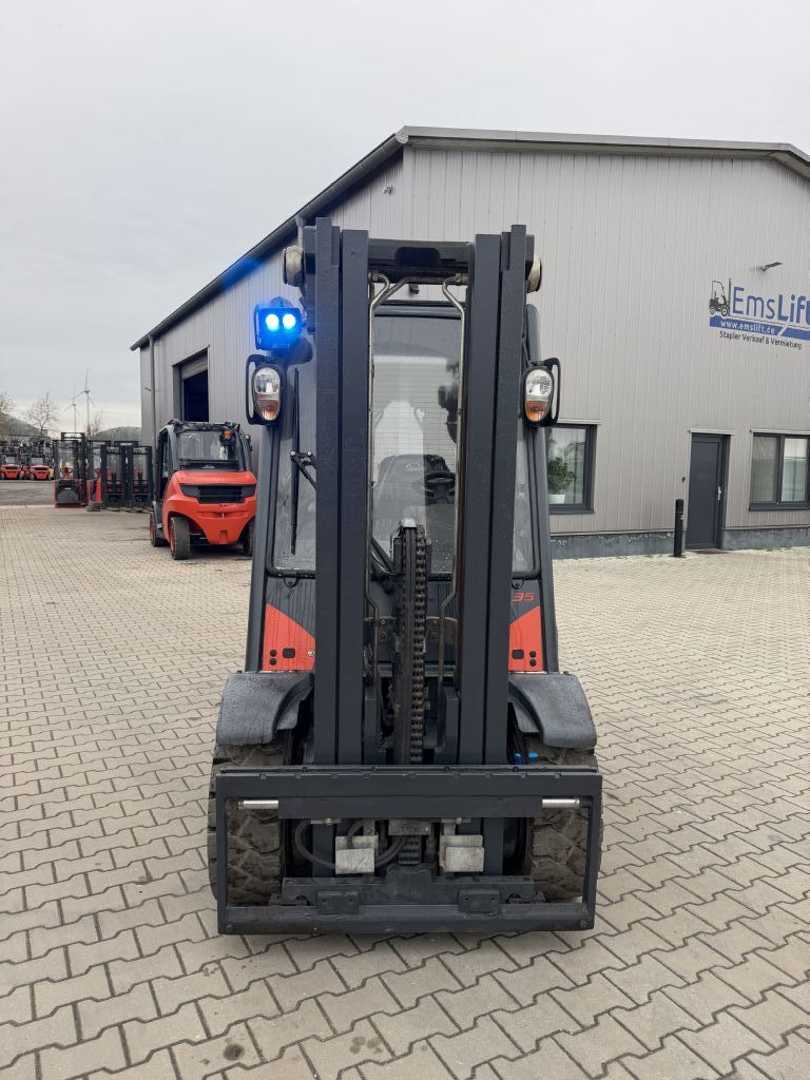 Used Forklift Linde H35D-02 4 riteņu dakšu iekrāvējs (Image 2) Used Forklift Linde H35D-02 4 riteņu dakšu iekrāvējs (Image 2)