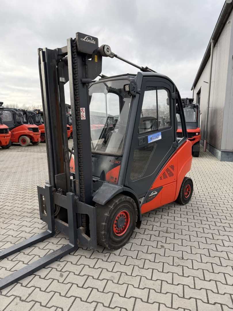 Used Forklift Linde H30D-02 4 riteņu dakšu iekrāvējs (Image 1) Used Forklift Linde H30D-02 4 riteņu dakšu iekrāvējs (Image 1)
