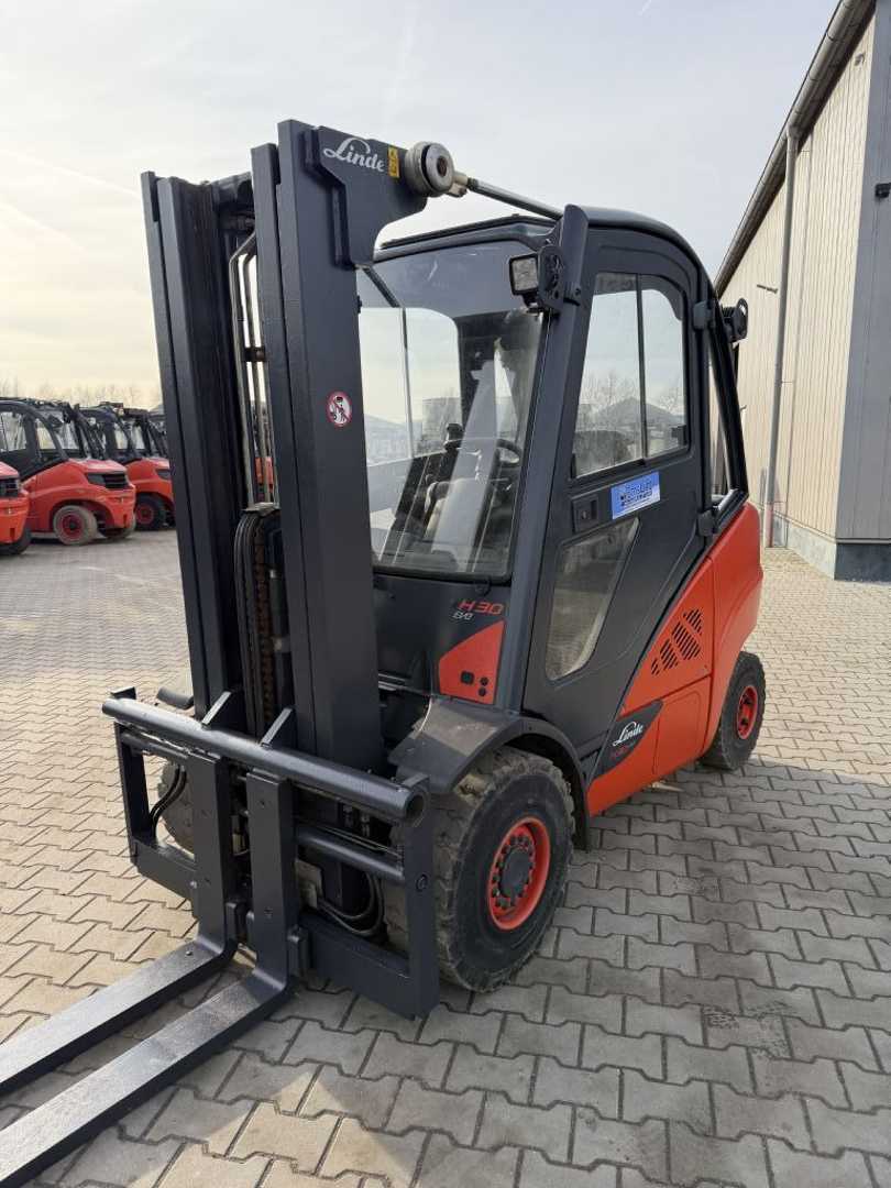 Used Forklift Linde H30D-02 4 riteņu dakšu iekrāvējs (Image 1) Used Forklift Linde H30D-02 4 riteņu dakšu iekrāvējs (Image 1)