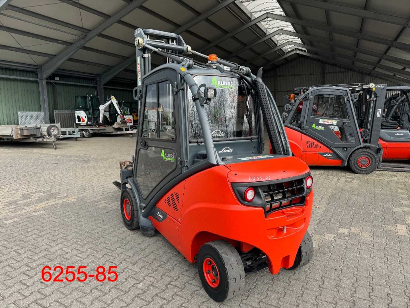 Used Forklift Linde H 30 D 02 EVO 4 riteņu dakšu iekrāvējs (Image 3) Used Forklift Linde H 30 D 02 EVO 4 riteņu dakšu iekrāvējs (Image 3)
