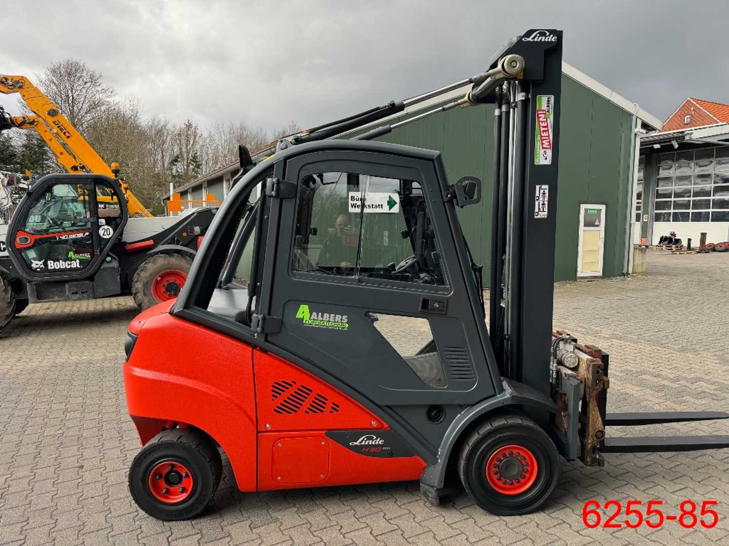 Used Forklift Linde H 30 D 02 EVO 4 riteņu dakšu iekrāvējs (Image 6) Used Forklift Linde H 30 D 02 EVO 4 riteņu dakšu iekrāvējs (Image 6)