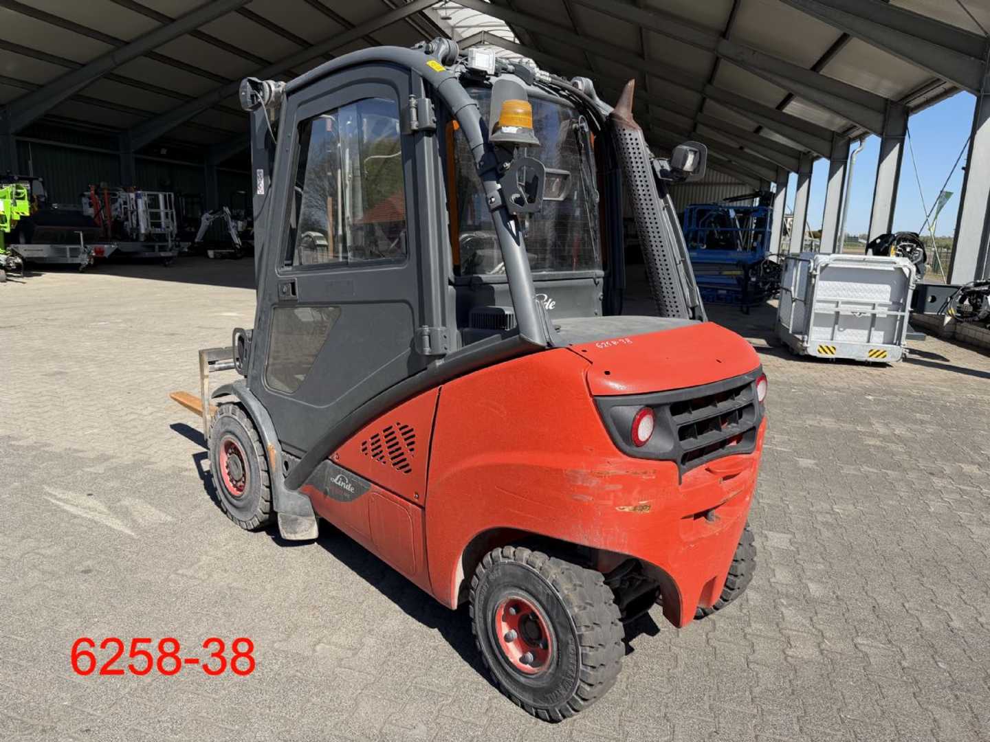 Used Forklift Linde H 30 D 02 4 riteņu dakšu iekrāvējs (Image 3) Used Forklift Linde H 30 D 02 4 riteņu dakšu iekrāvējs (Image 3)