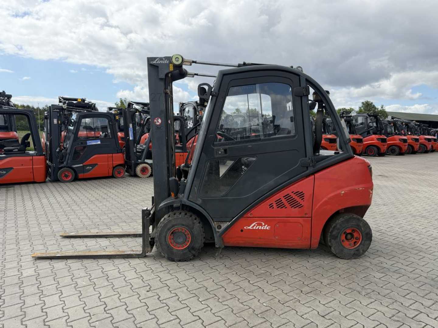 Used Forklift Linde H25D 4 riteņu dakšu iekrāvējs (Image 9) Used Forklift Linde H25D 4 riteņu dakšu iekrāvējs (Image 9)