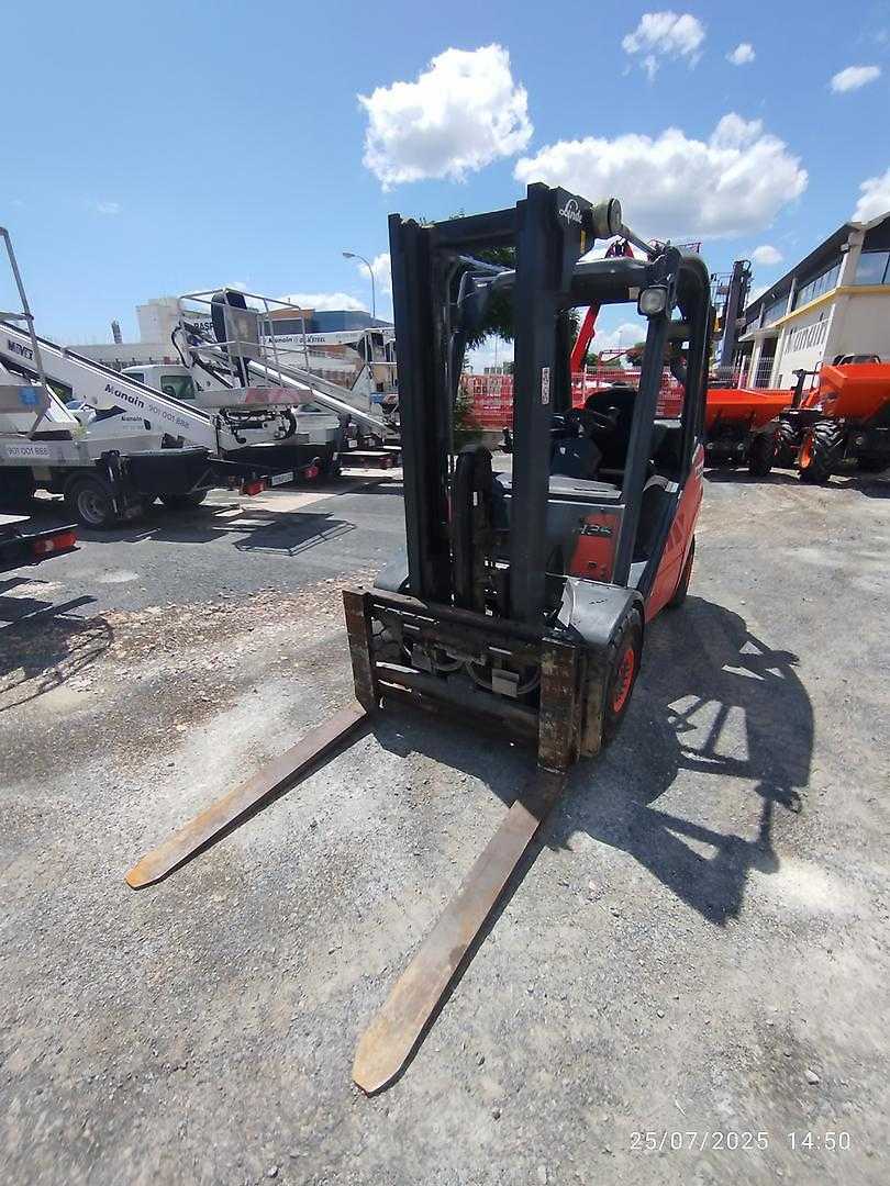 Used Forklift Linde H 35 D-01 4 riteņu dakšu iekrāvējs (Image 12) Used Forklift Linde H 35 D-01 4 riteņu dakšu iekrāvējs (Image 12)