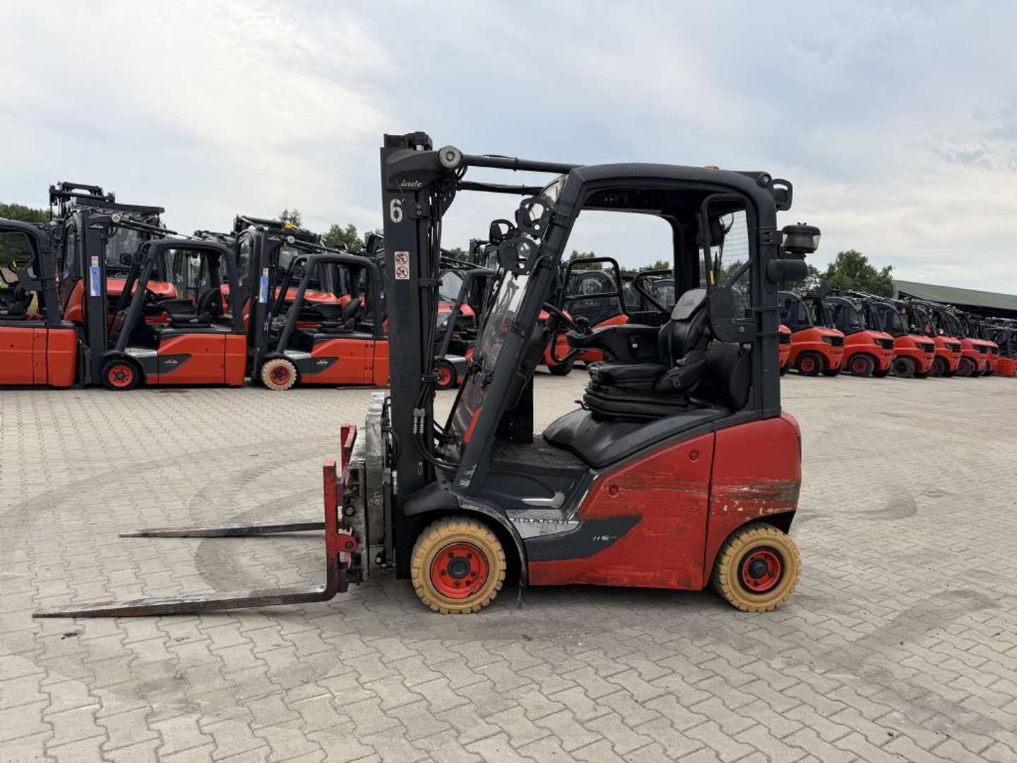 Used Forklift Linde H16D-01 4 riteņu dakšu iekrāvējs (Image 9)
