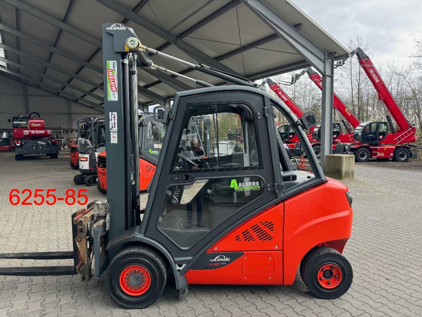 Used Forklift Linde H 30 D 02 EVO 4 riteņu dakšu iekrāvējs (Image 12) Used Forklift Linde H 30 D 02 EVO 4 riteņu dakšu iekrāvējs (Image 12)