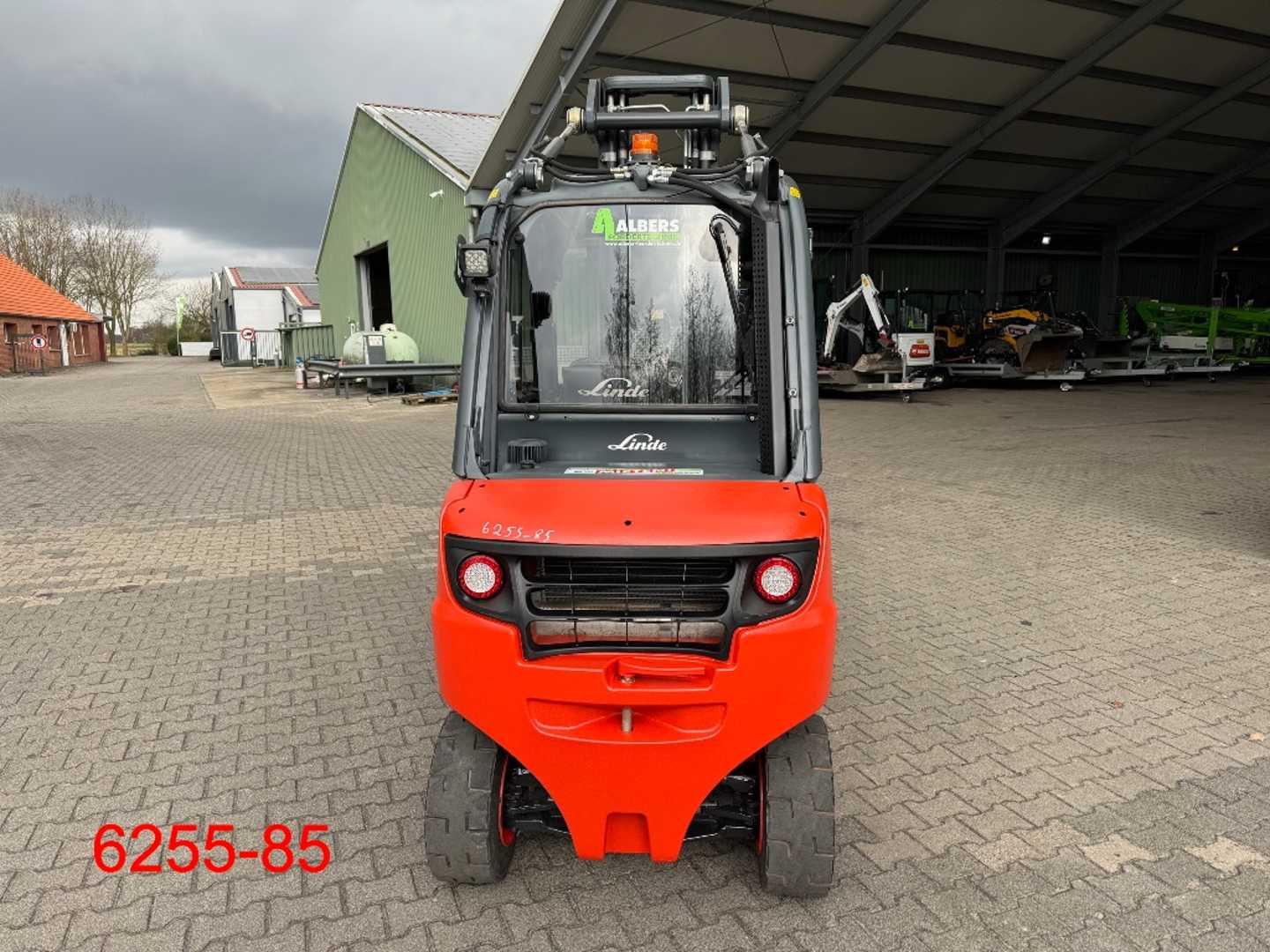 Used Forklift Linde H 30 D 02 EVO 4 riteņu dakšu iekrāvējs (Image 14) Used Forklift Linde H 30 D 02 EVO 4 riteņu dakšu iekrāvējs (Image 14)