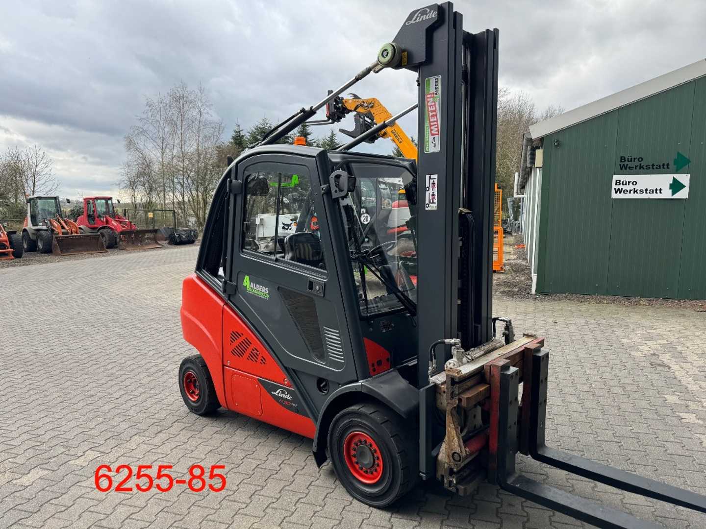 Used Forklift Linde H 30 D 02 EVO 4 riteņu dakšu iekrāvējs (Image 17) Used Forklift Linde H 30 D 02 EVO 4 riteņu dakšu iekrāvējs (Image 17)