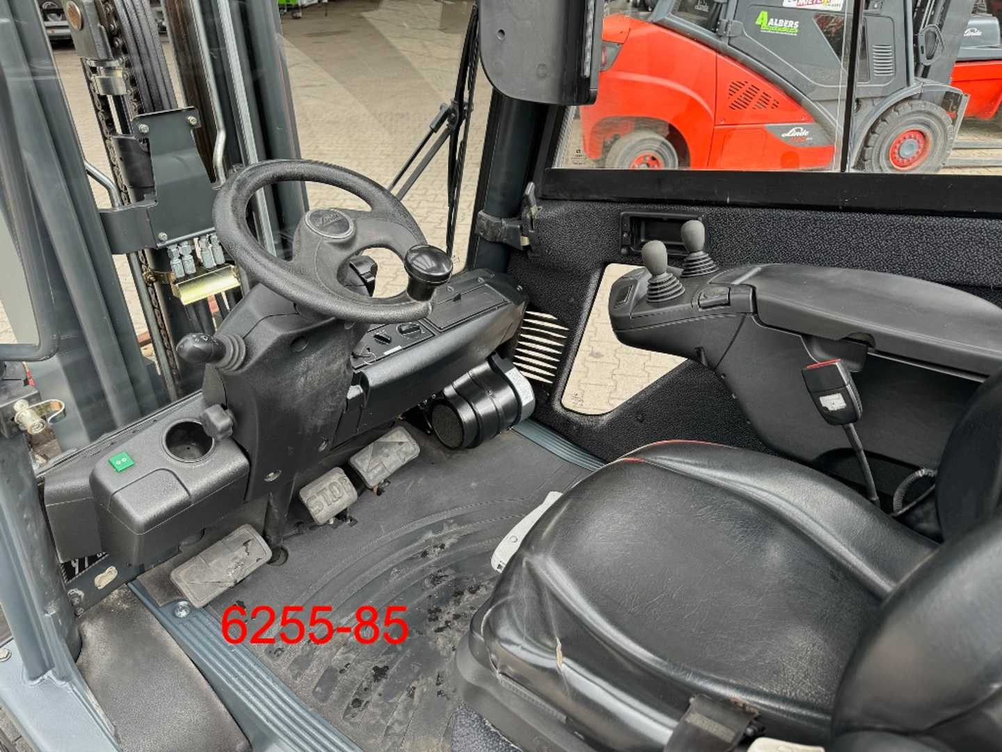 Used Forklift Linde H 30 D 02 EVO 4 riteņu dakšu iekrāvējs (Image 18) Used Forklift Linde H 30 D 02 EVO 4 riteņu dakšu iekrāvējs (Image 18)