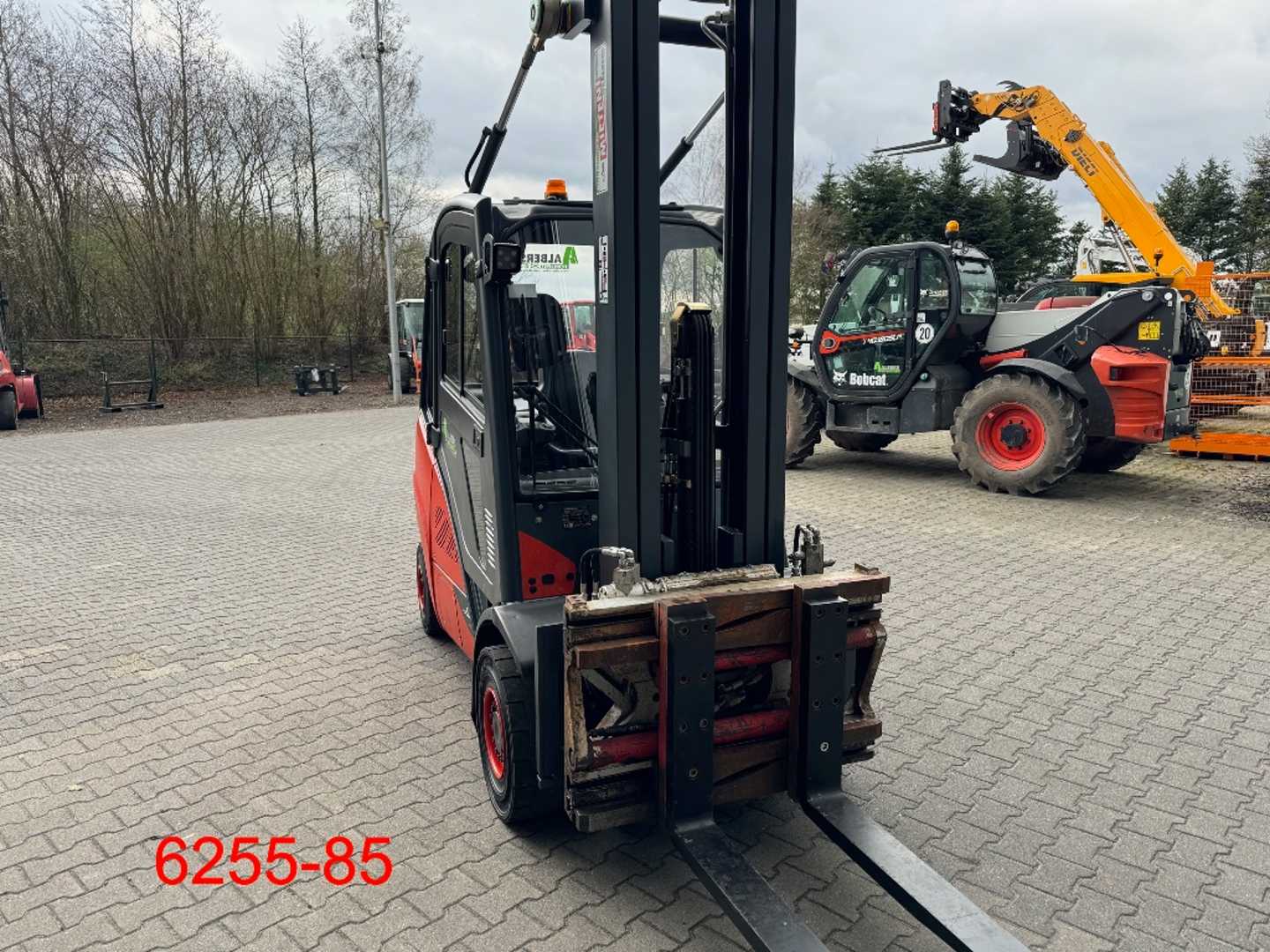 Used Forklift Linde H 30 D 02 EVO 4 riteņu dakšu iekrāvējs (Image 20) Used Forklift Linde H 30 D 02 EVO 4 riteņu dakšu iekrāvējs (Image 20)