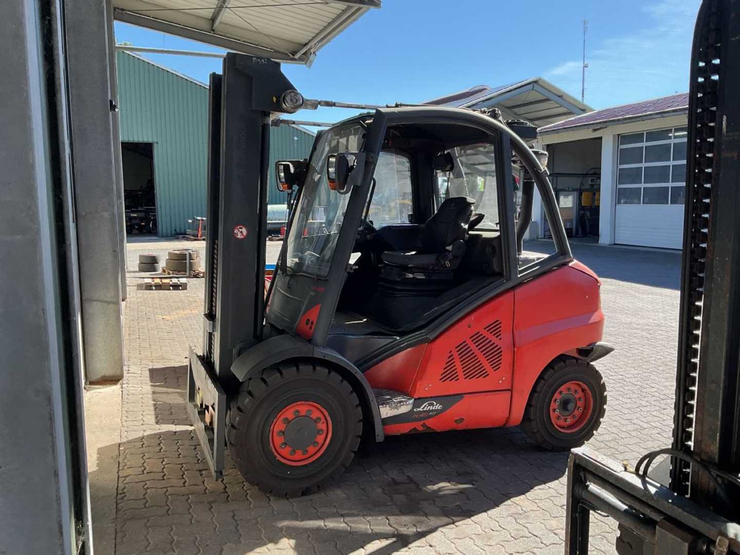 Used Forklift Linde H 45 D 02 EVO 4 riteņu dakšu iekrāvējs (Image 4) Used Forklift Linde H 45 D 02 EVO 4 riteņu dakšu iekrāvējs (Image 4)