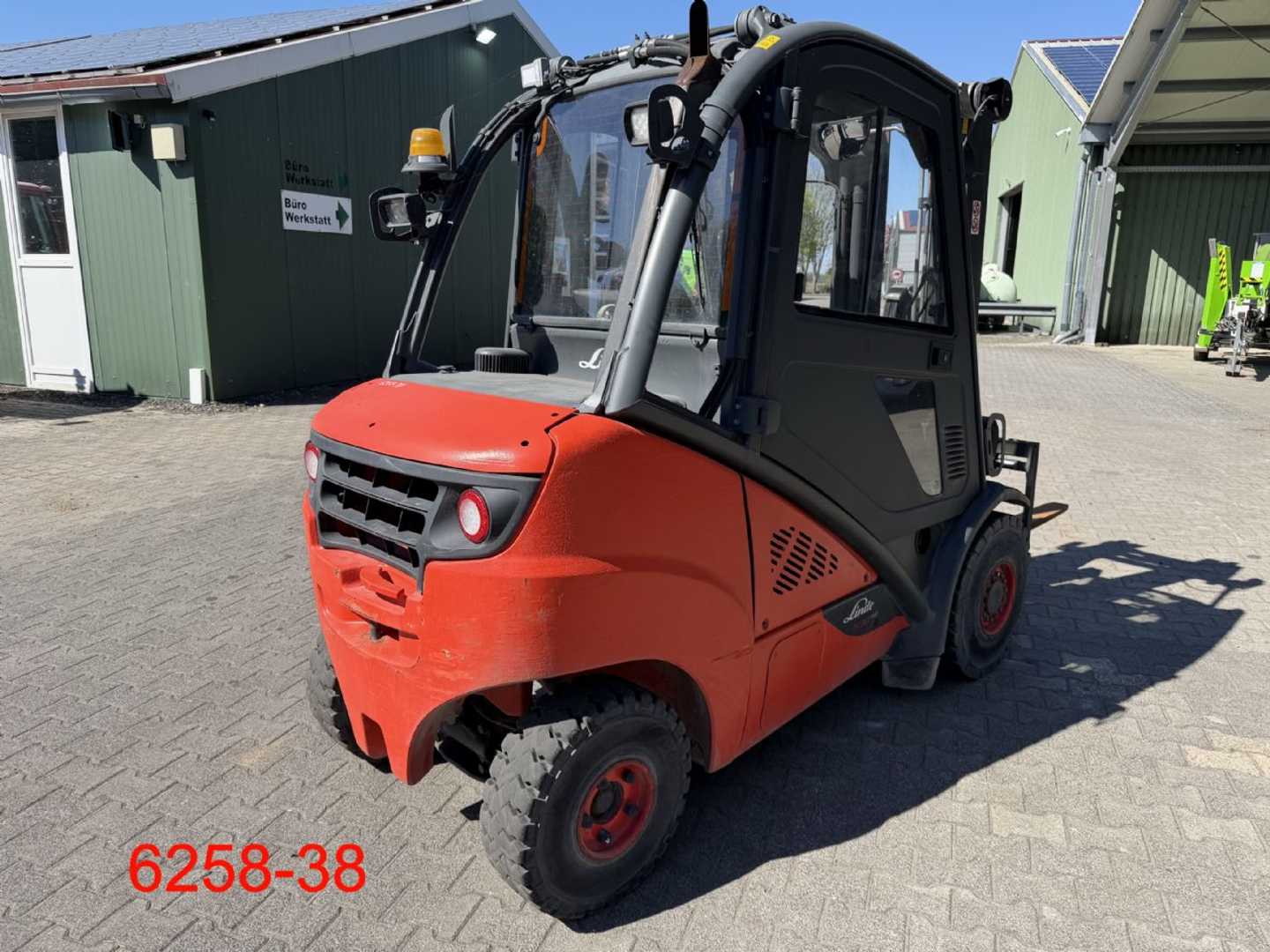 Used Forklift Linde H 30 D 02 4 riteņu dakšu iekrāvējs (Image 15) Used Forklift Linde H 30 D 02 4 riteņu dakšu iekrāvējs (Image 15)