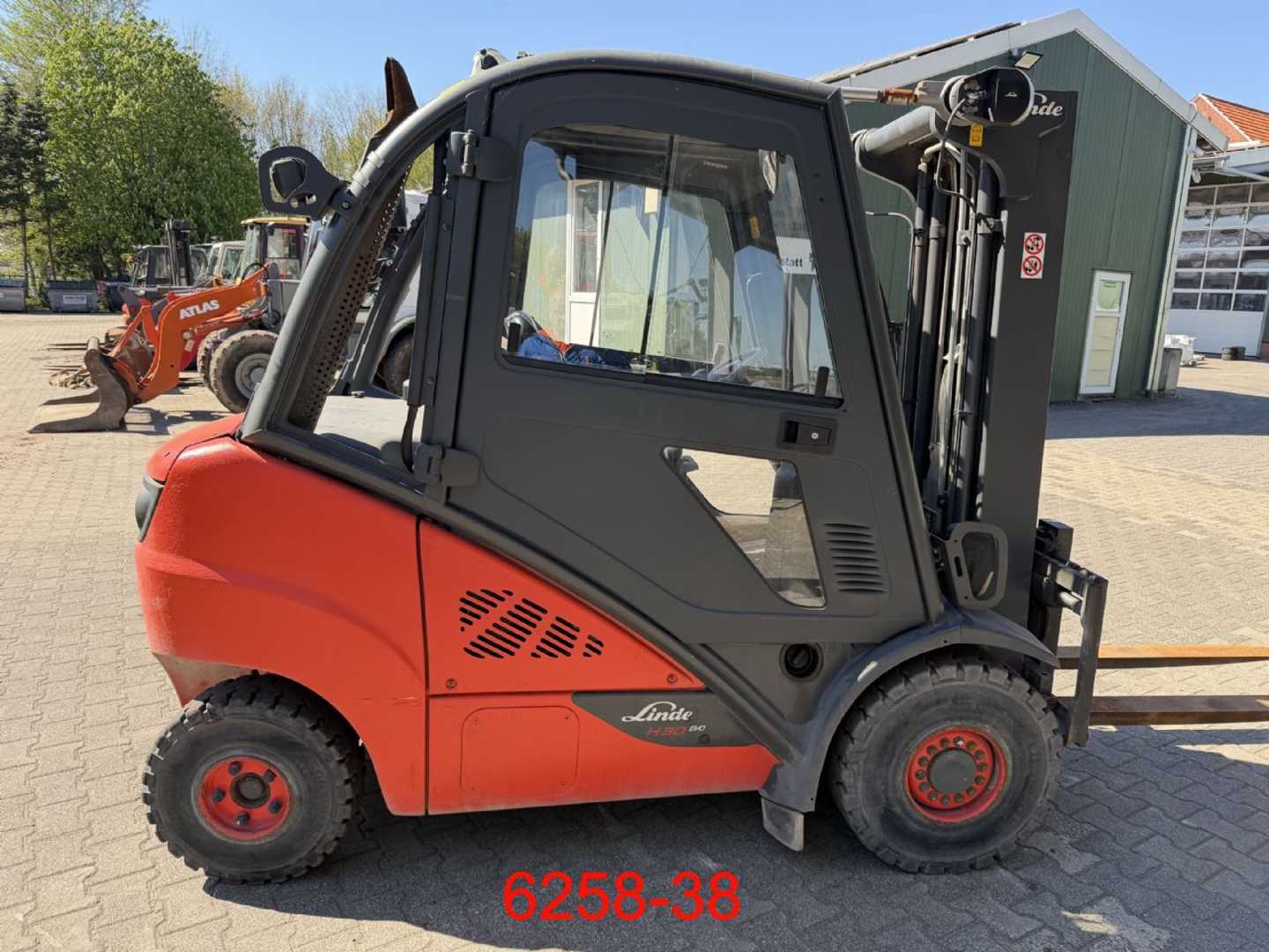 Used Forklift Linde H 30 D 02 4 riteņu dakšu iekrāvējs (Image 16) Used Forklift Linde H 30 D 02 4 riteņu dakšu iekrāvējs (Image 16)