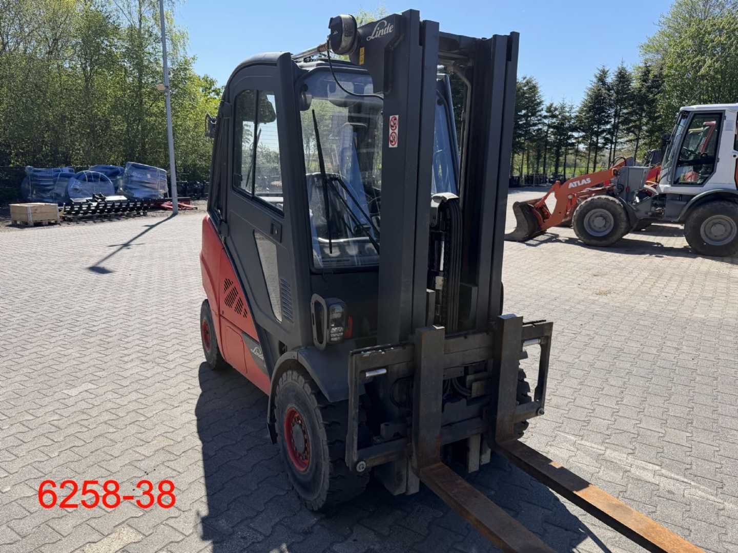 Used Forklift Linde H 30 D 02 4 riteņu dakšu iekrāvējs (Image 18) Used Forklift Linde H 30 D 02 4 riteņu dakšu iekrāvējs (Image 18)
