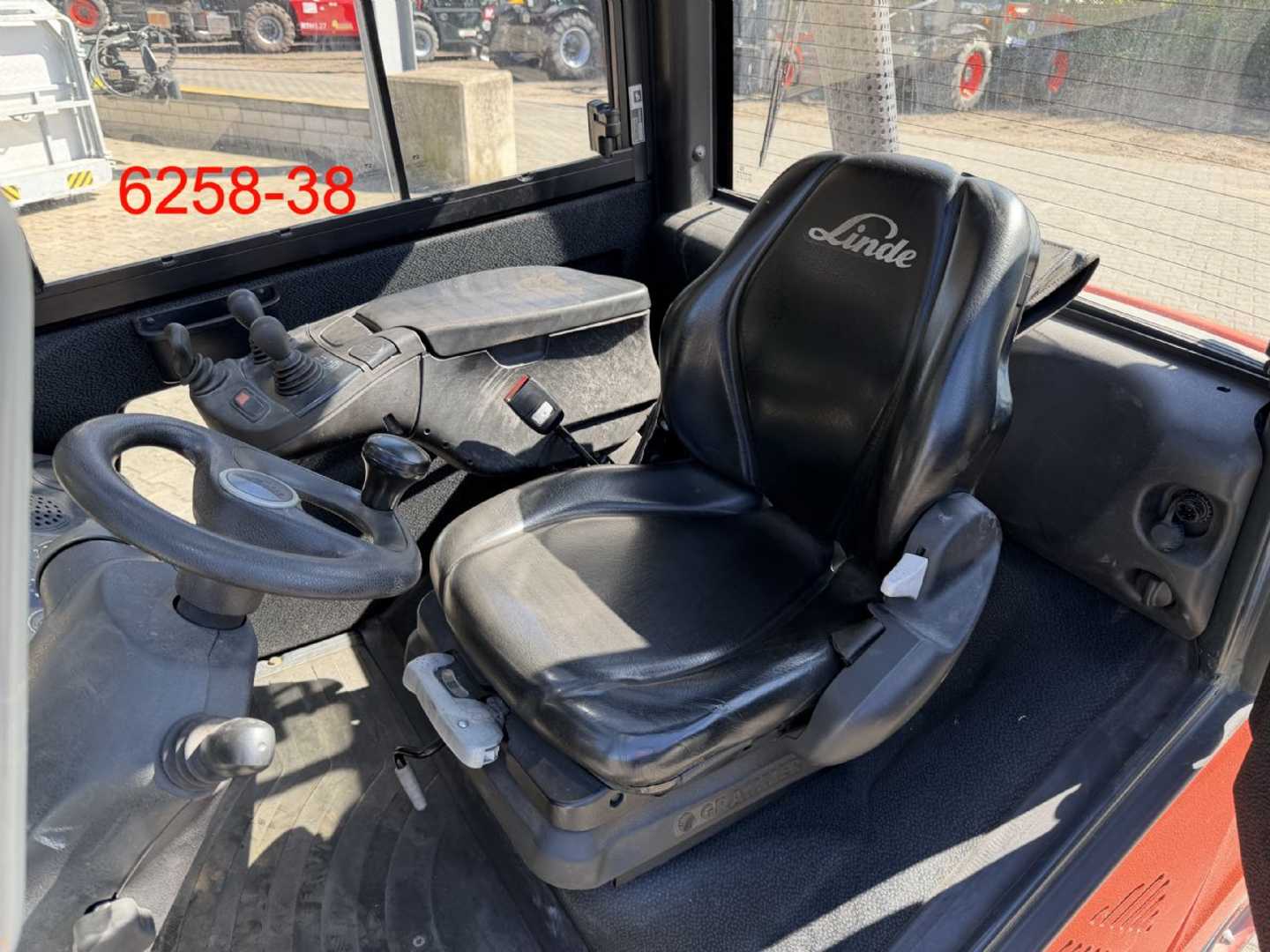 Used Forklift Linde H 30 D 02 4 riteņu dakšu iekrāvējs (Image 19) Used Forklift Linde H 30 D 02 4 riteņu dakšu iekrāvējs (Image 19)